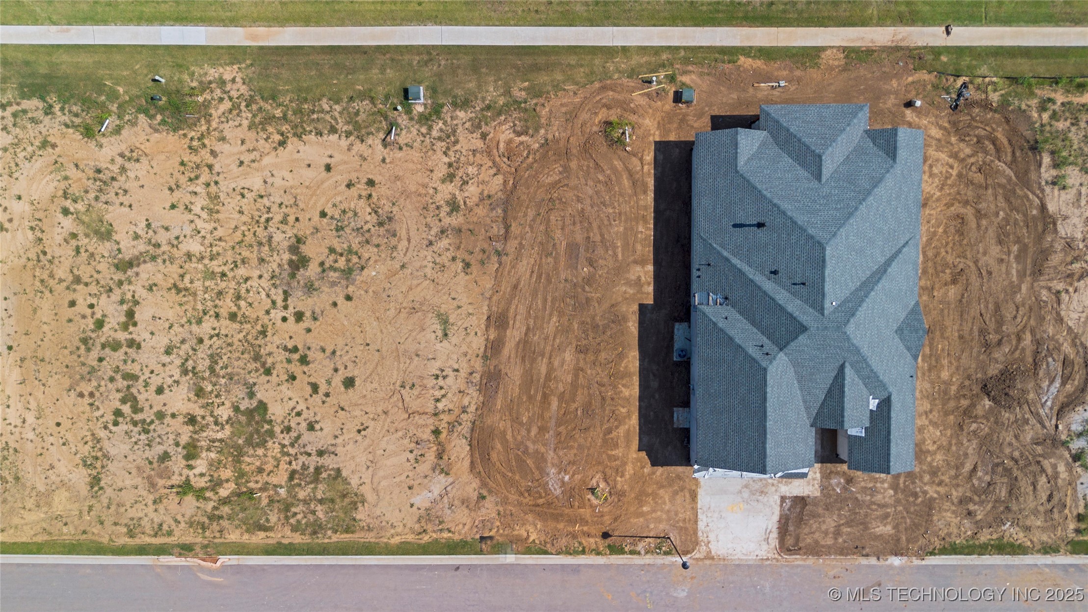 11965 S 94th East Avenue Property Photo 4