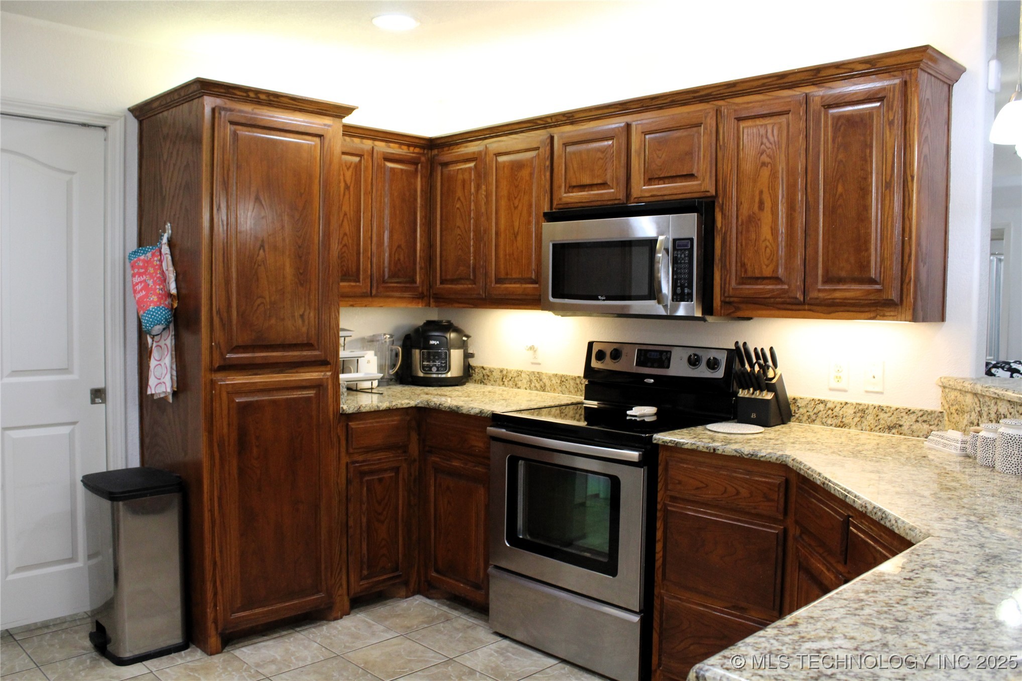 908 N 3rd Property Photo 12