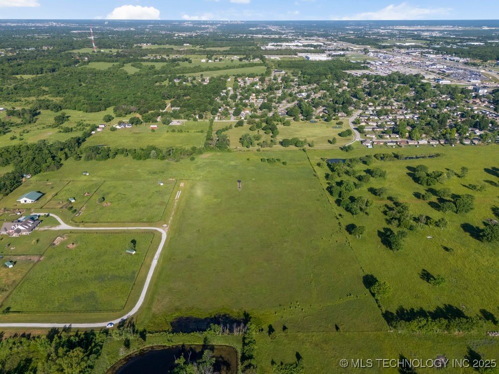 606 S Lynn Lane Road Property Photo 17