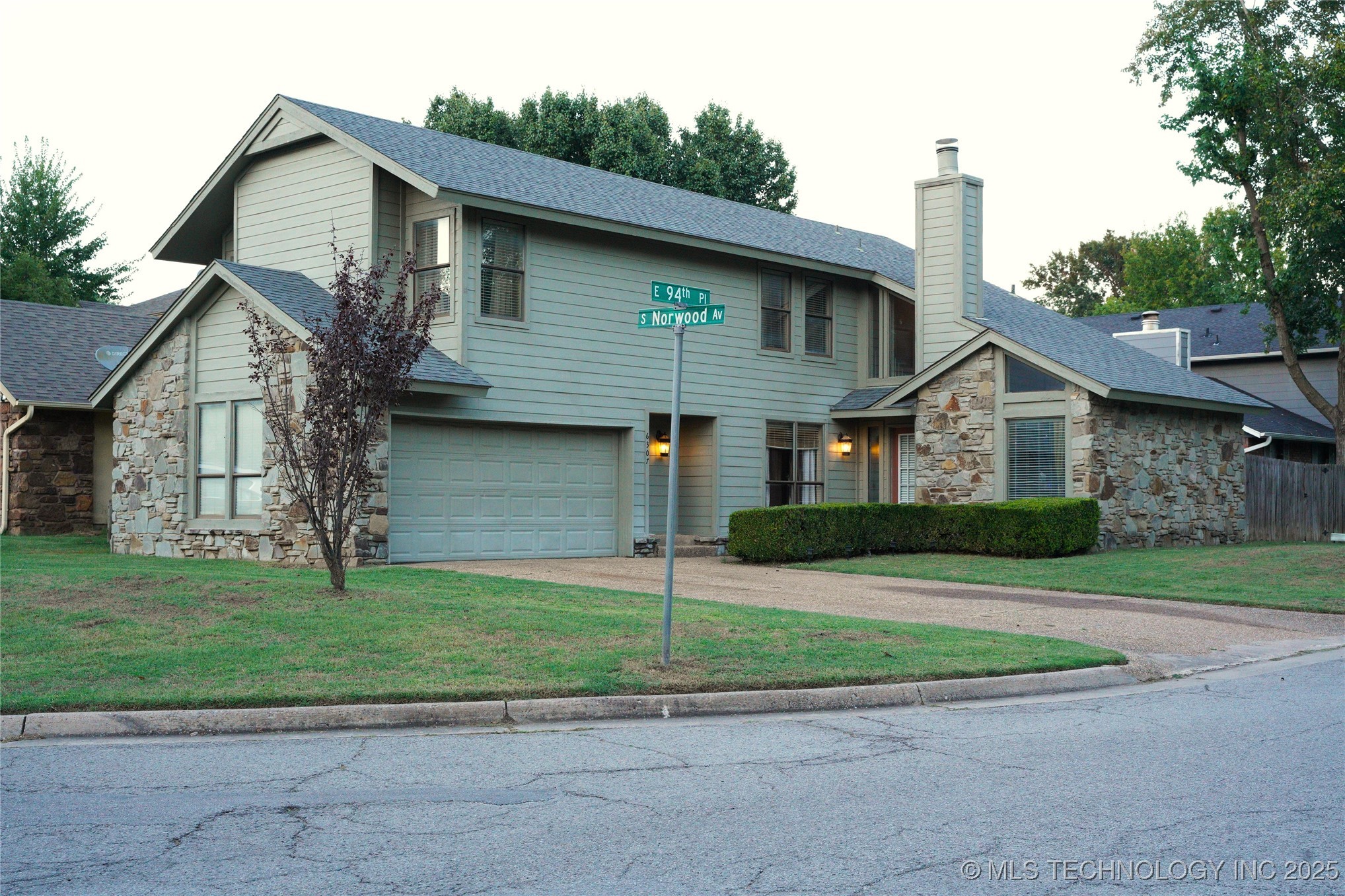 6307 E 94th Place Property Photo 3