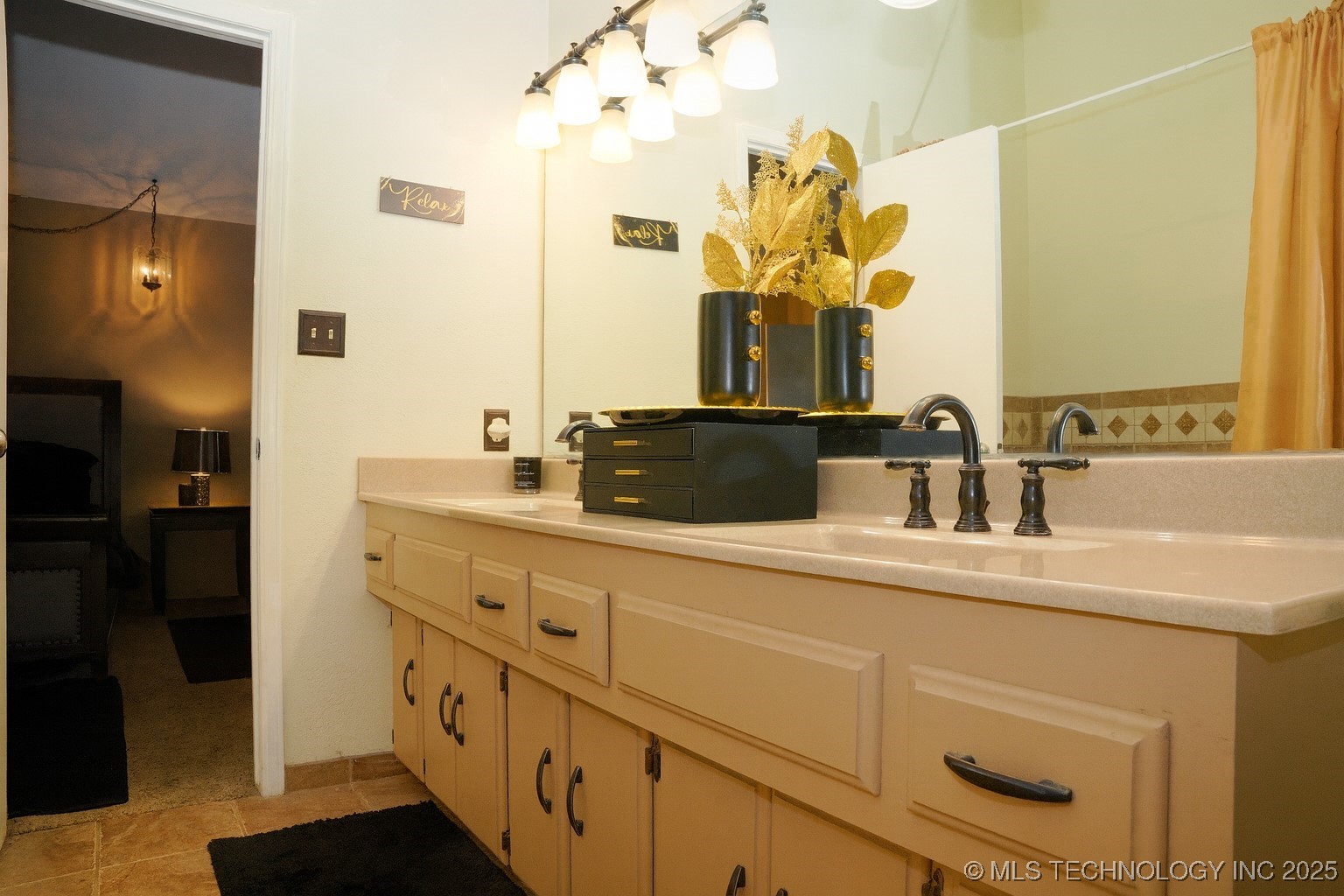 6307 E 94th Place Property Photo 11