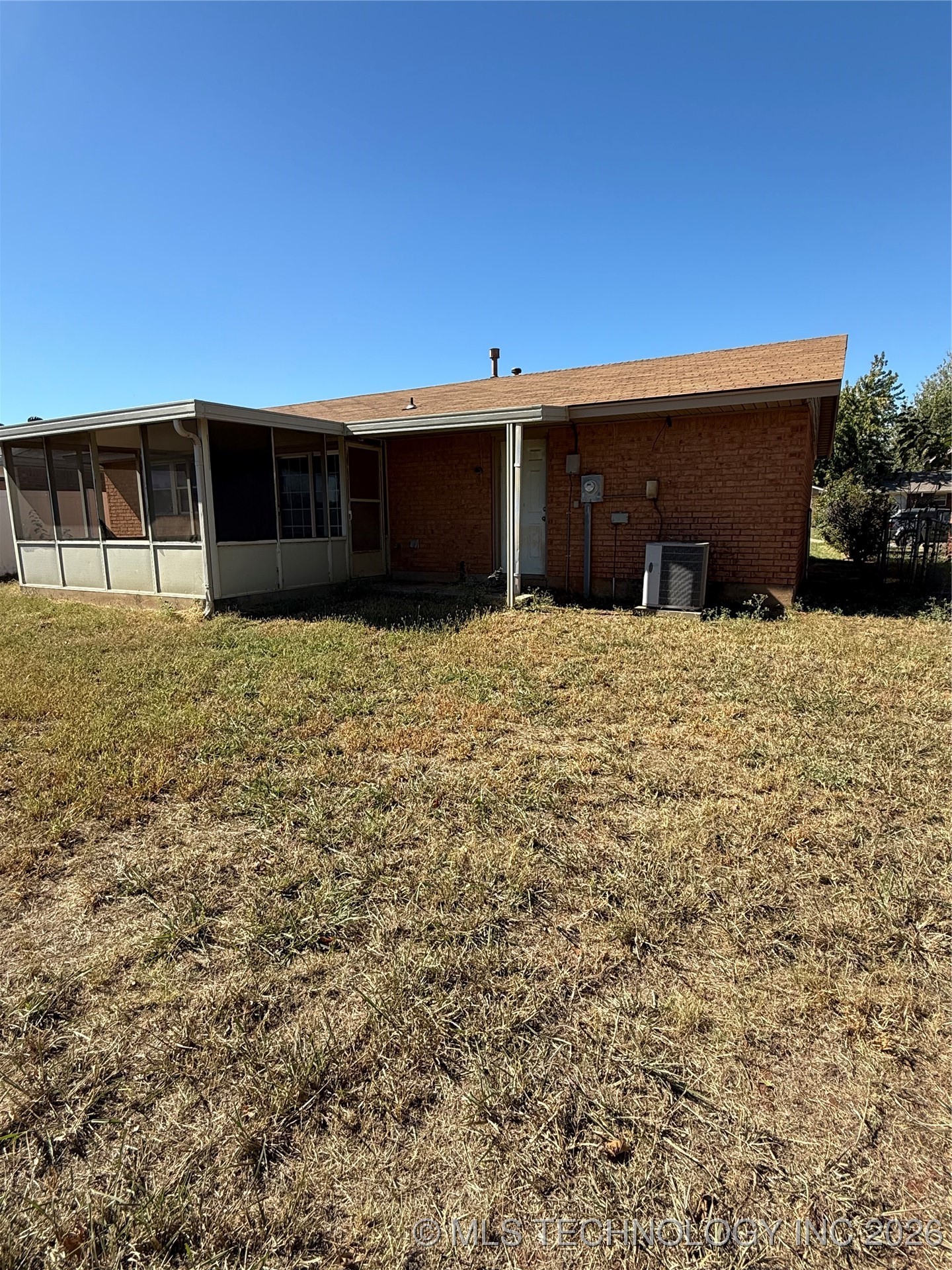 5404 S Huddleston Street Property Photo 3