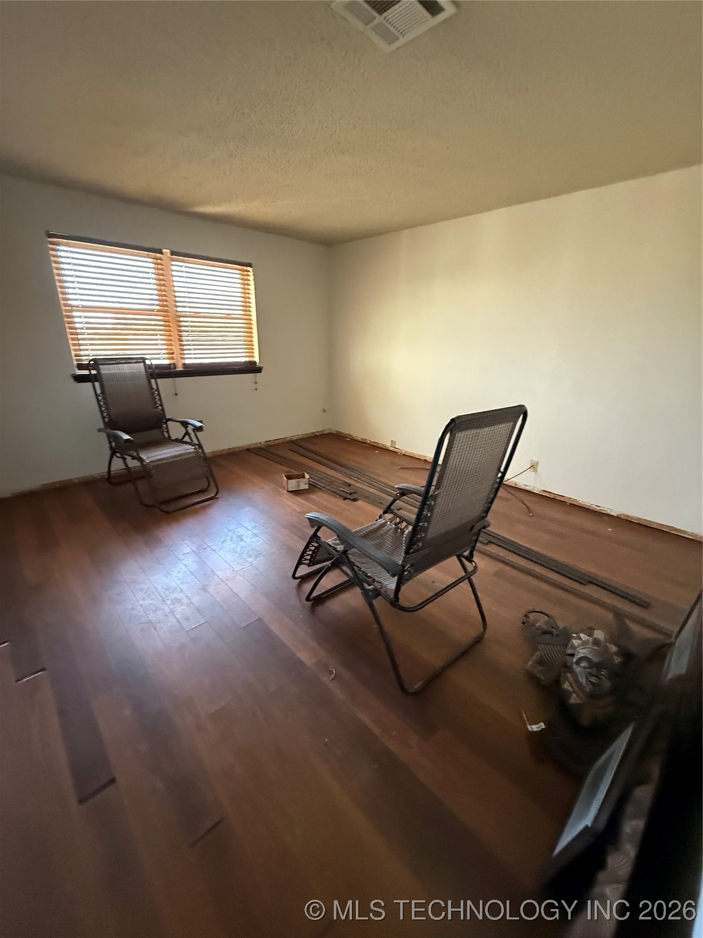 5404 S Huddleston Street Property Photo 6