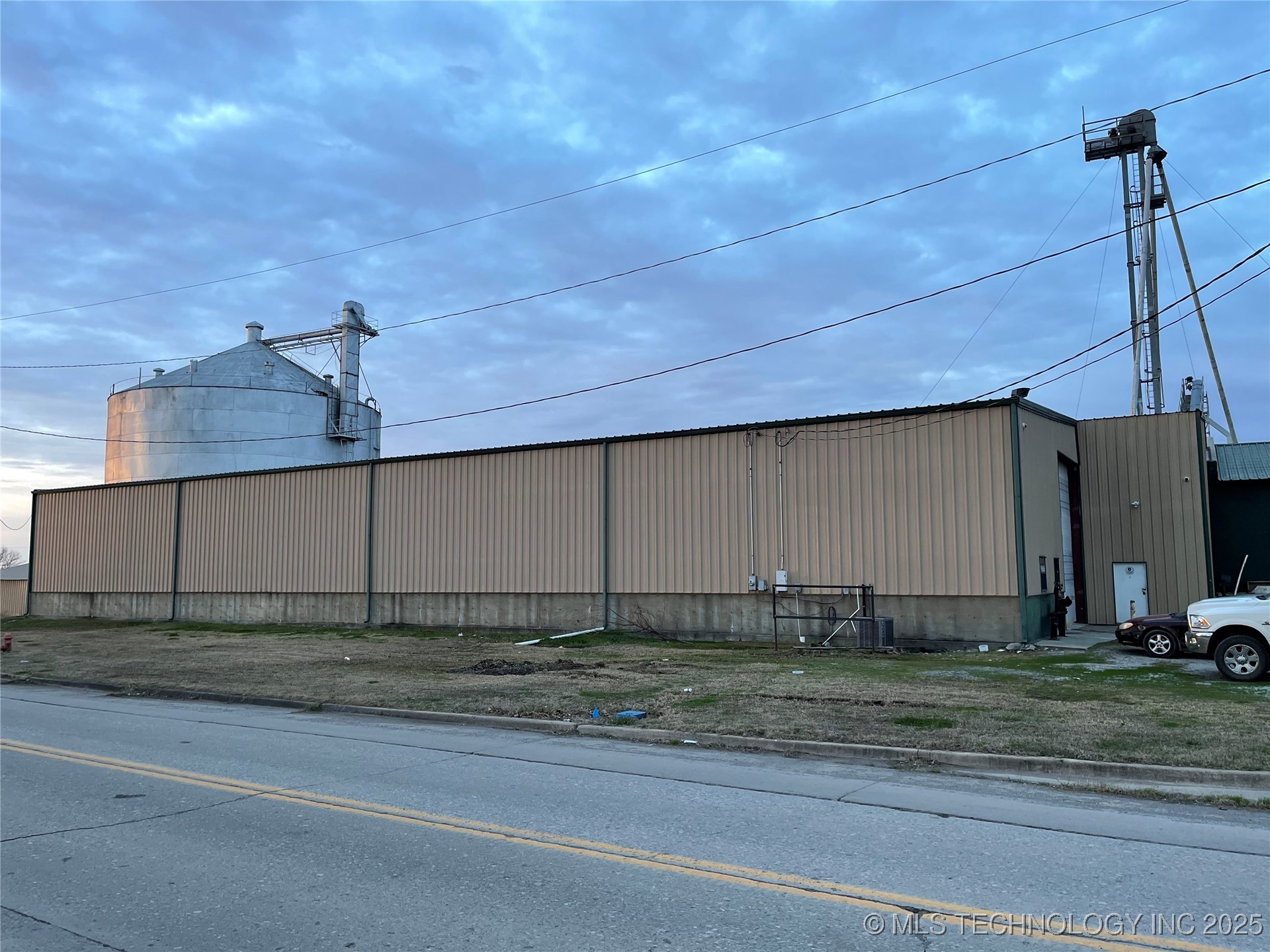 1400 E Washington Property Photo 1