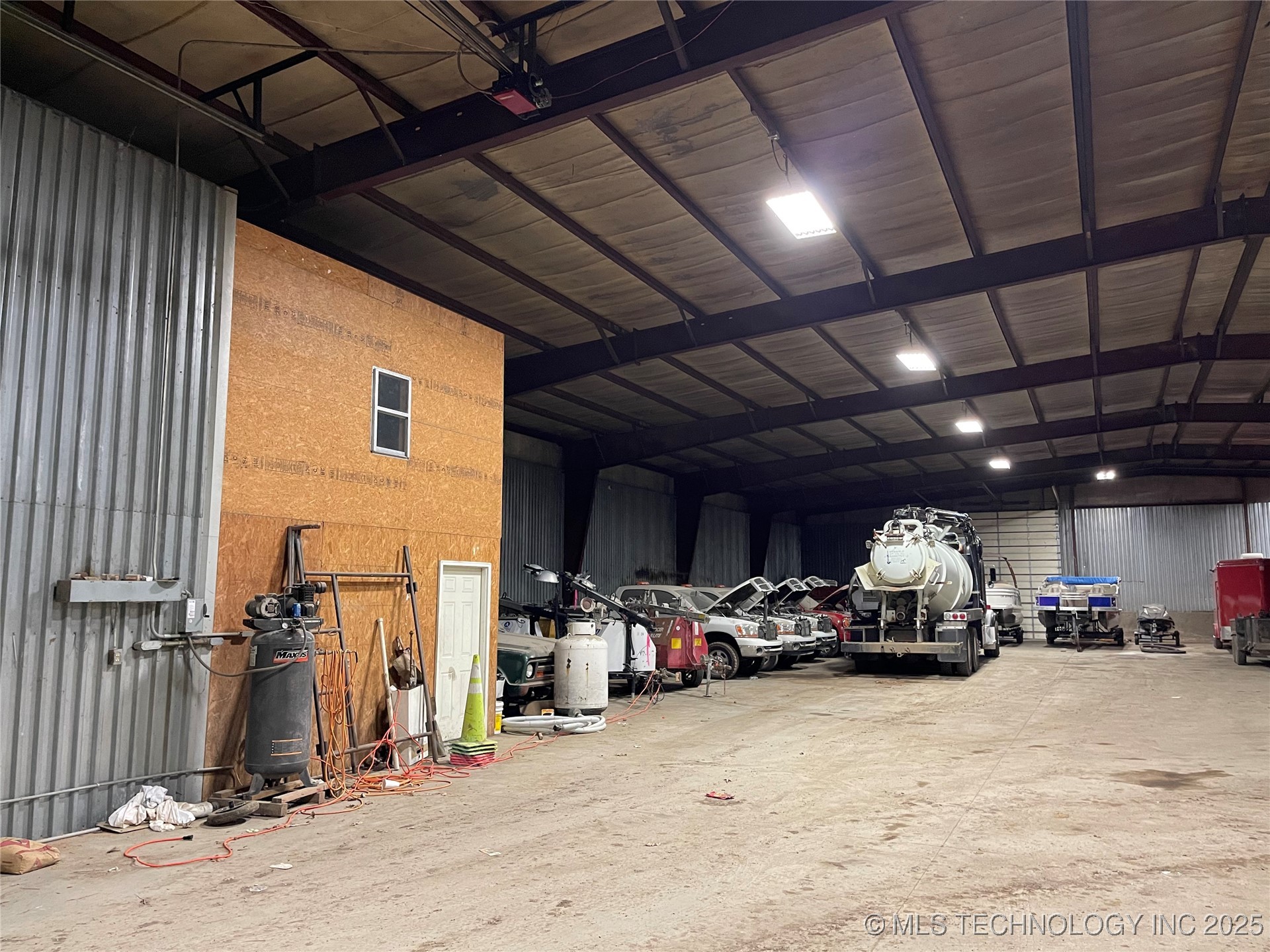 1400 E Washington Property Photo 4