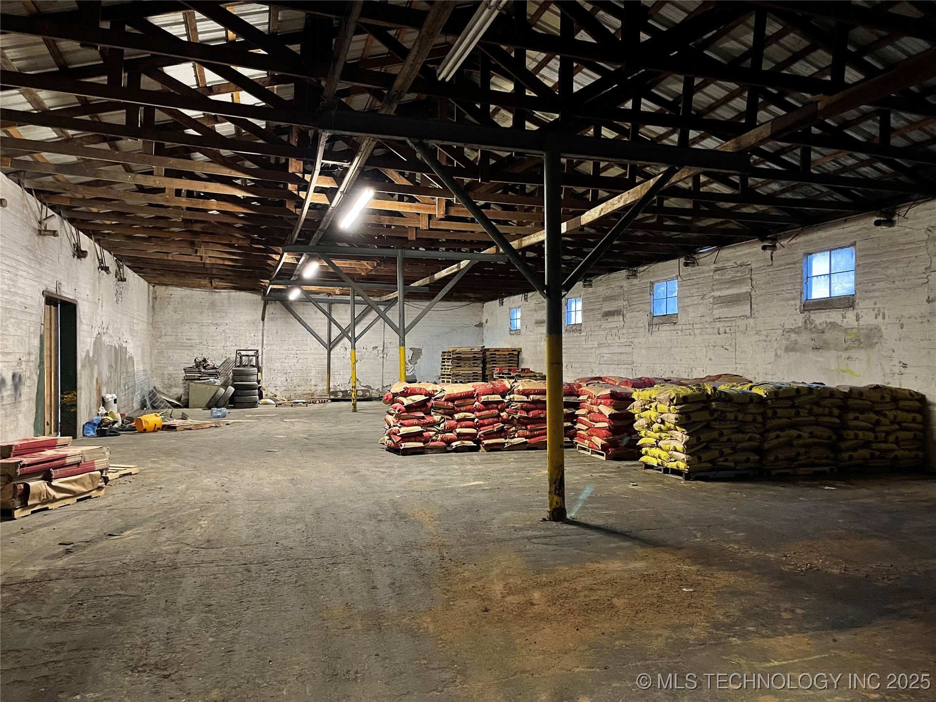 1400 E Washington Property Photo 9