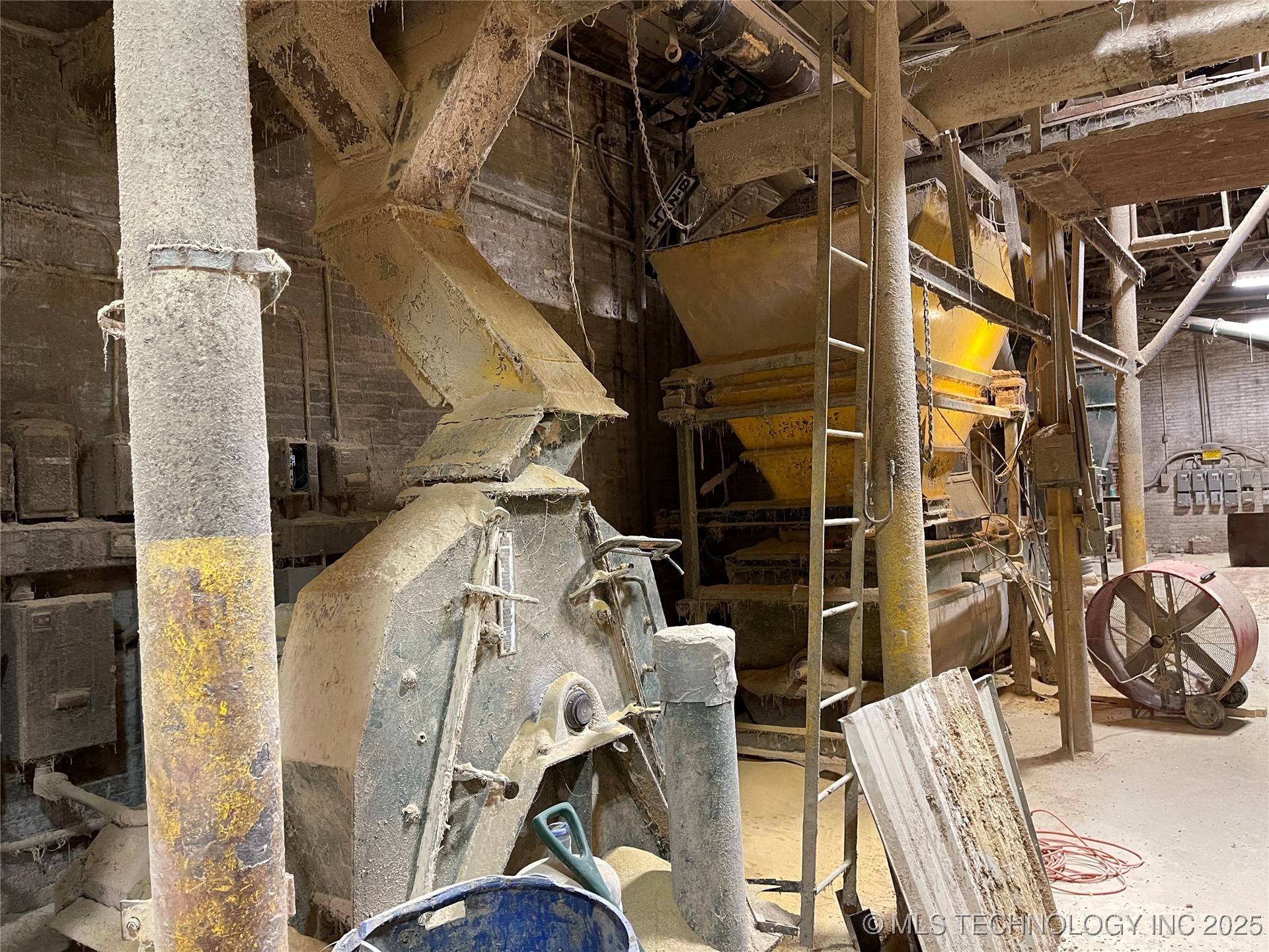 1400 E Washington Property Photo 11