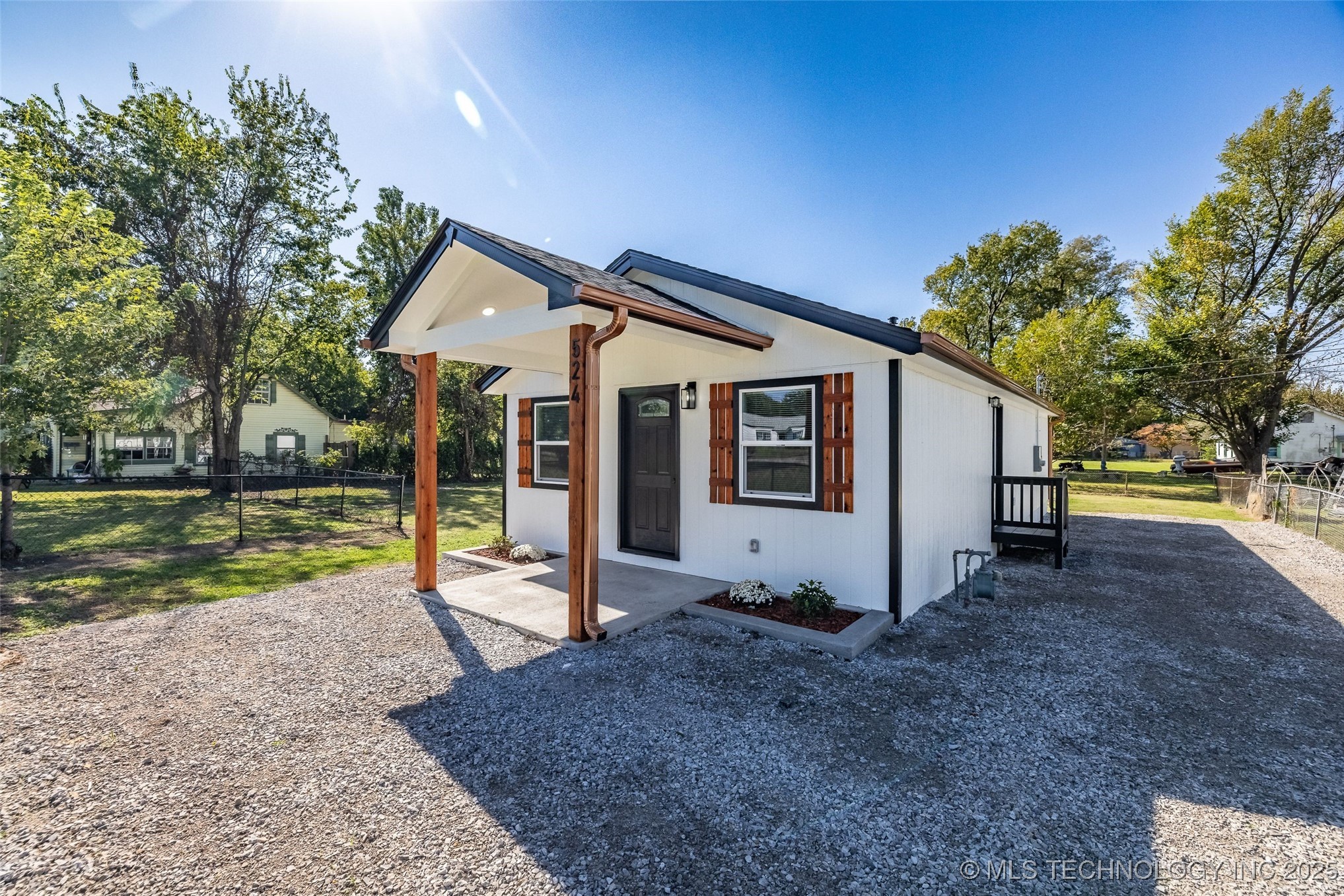 524 N Norwood Avenue Property Photo 1