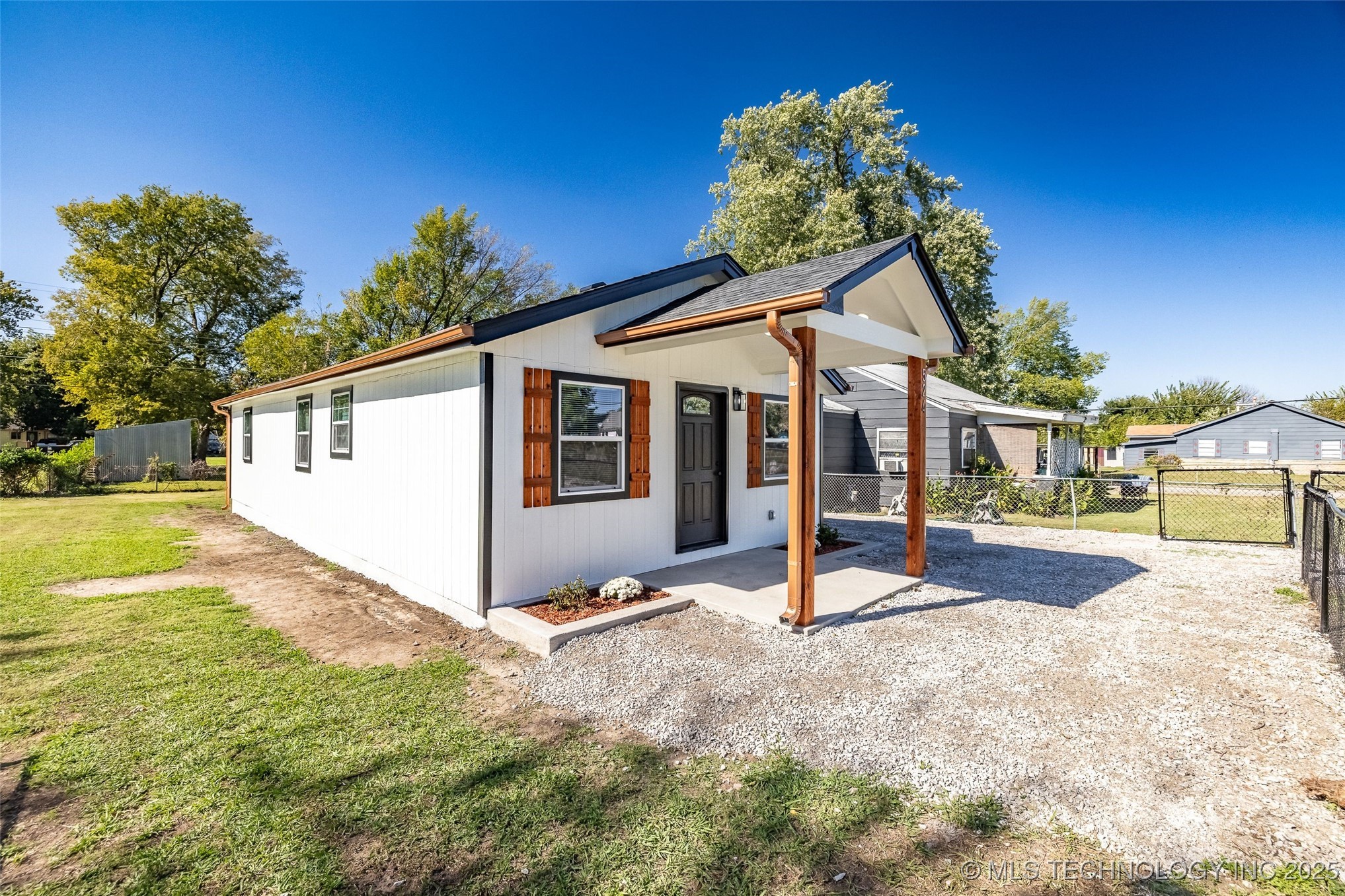 524 N Norwood Avenue Property Photo 2