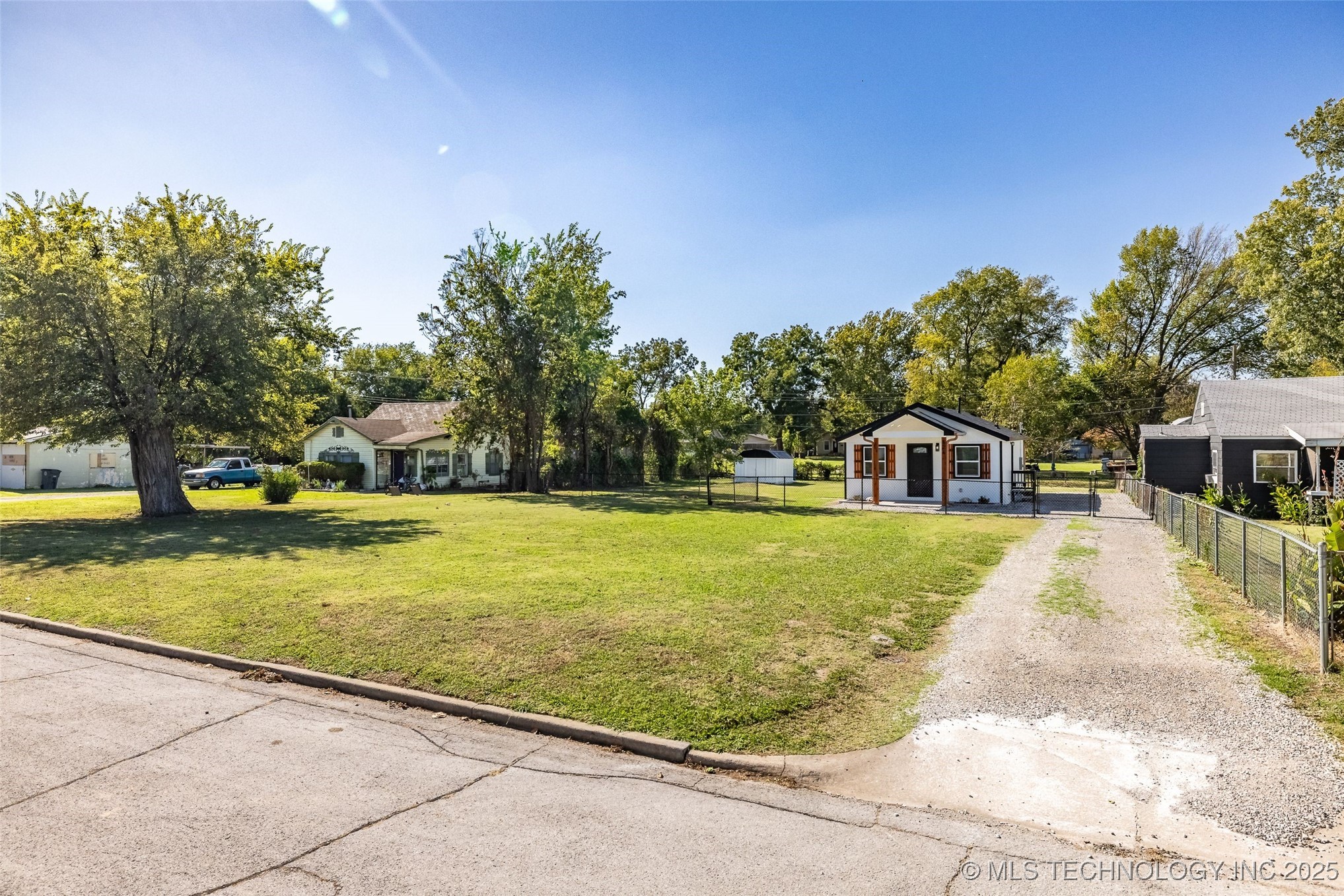 524 N Norwood Avenue Property Photo 5