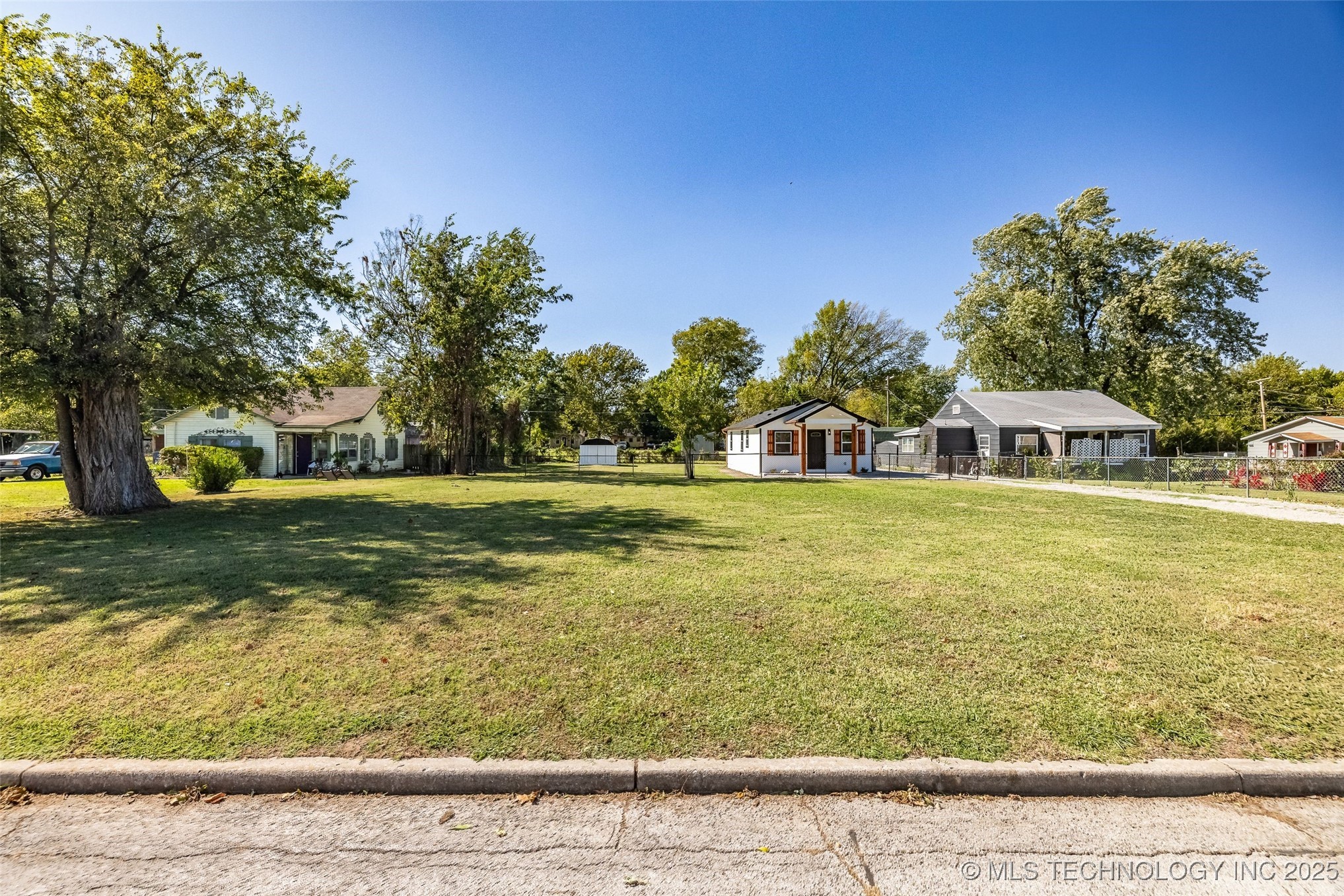 524 N Norwood Avenue Property Photo 6