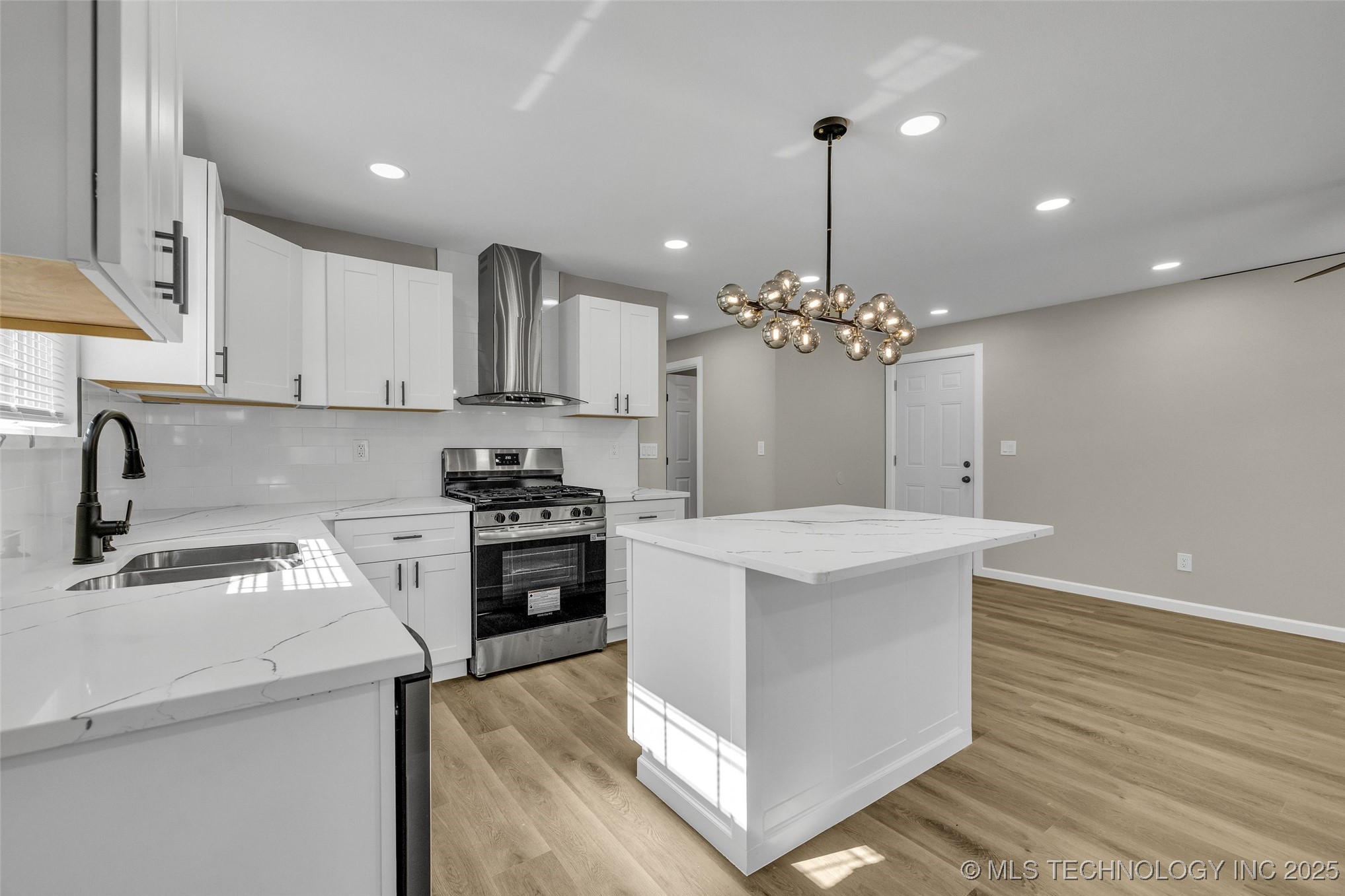 524 N Norwood Avenue Property Photo 8