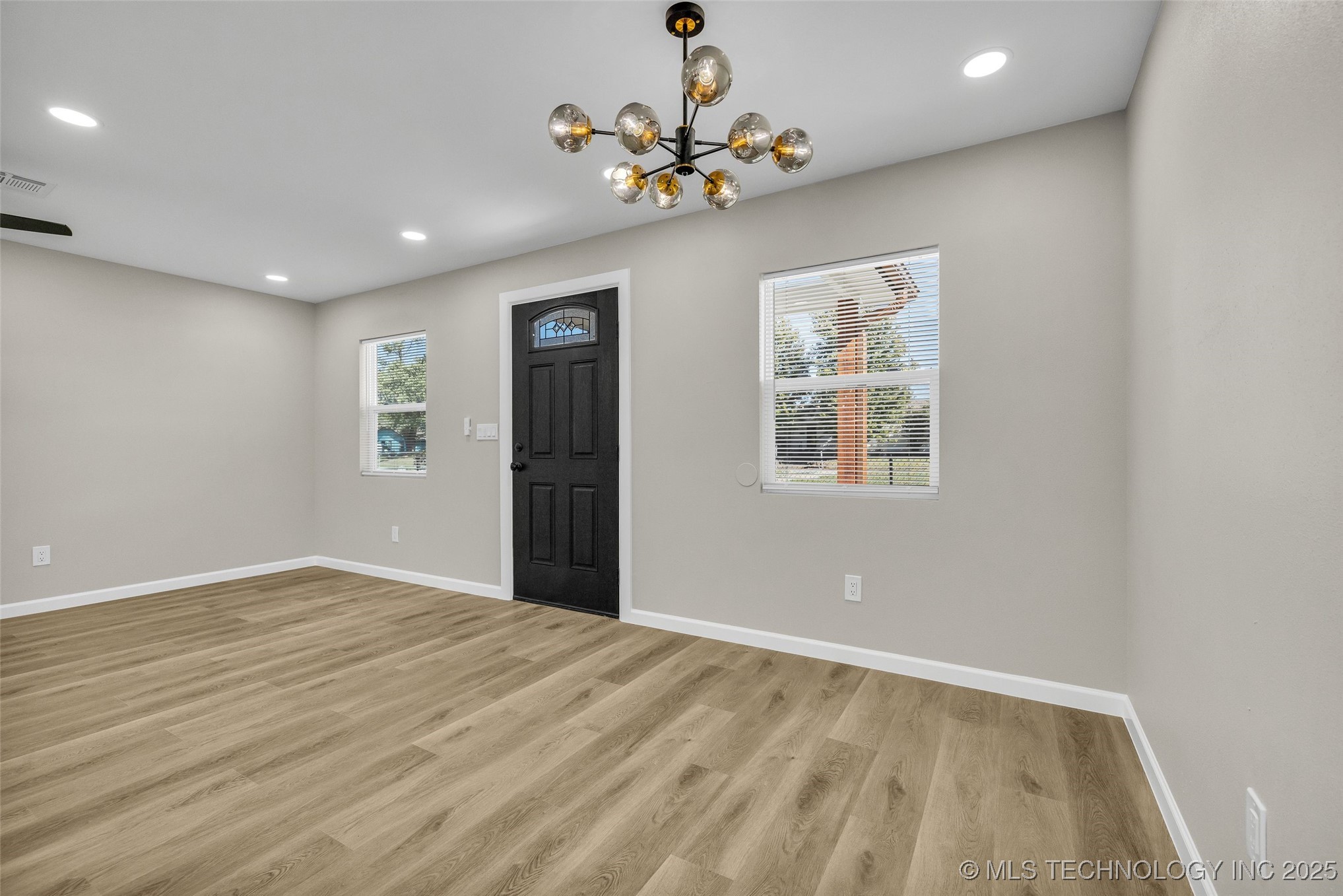 524 N Norwood Avenue Property Photo 9