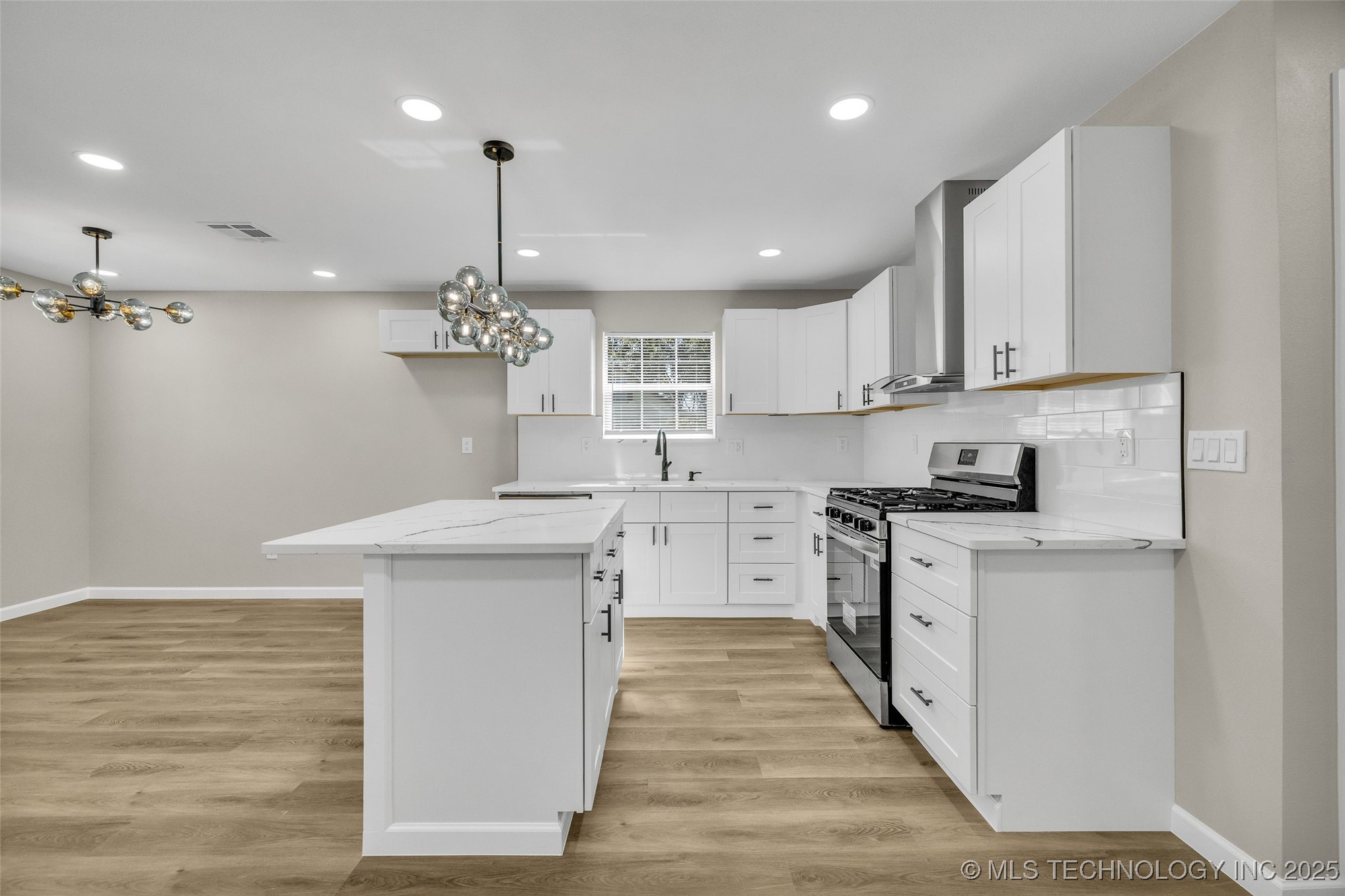 524 N Norwood Avenue Property Photo 13