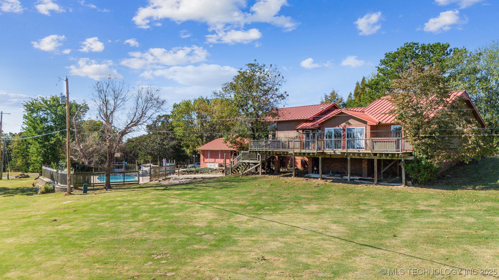 727 Cedar Point Drive Property Photo 2