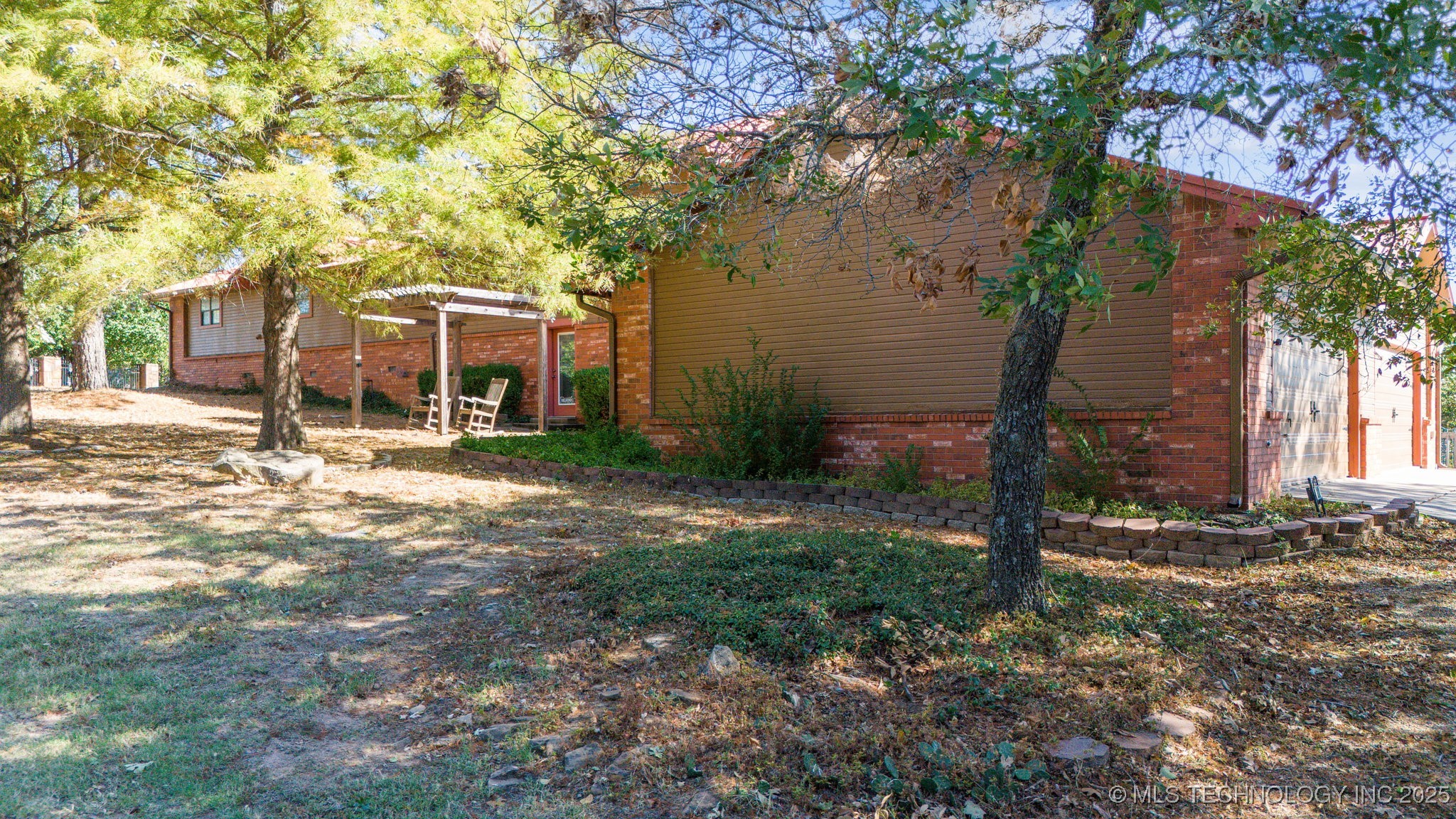 727 Cedar Point Drive Property Photo 3