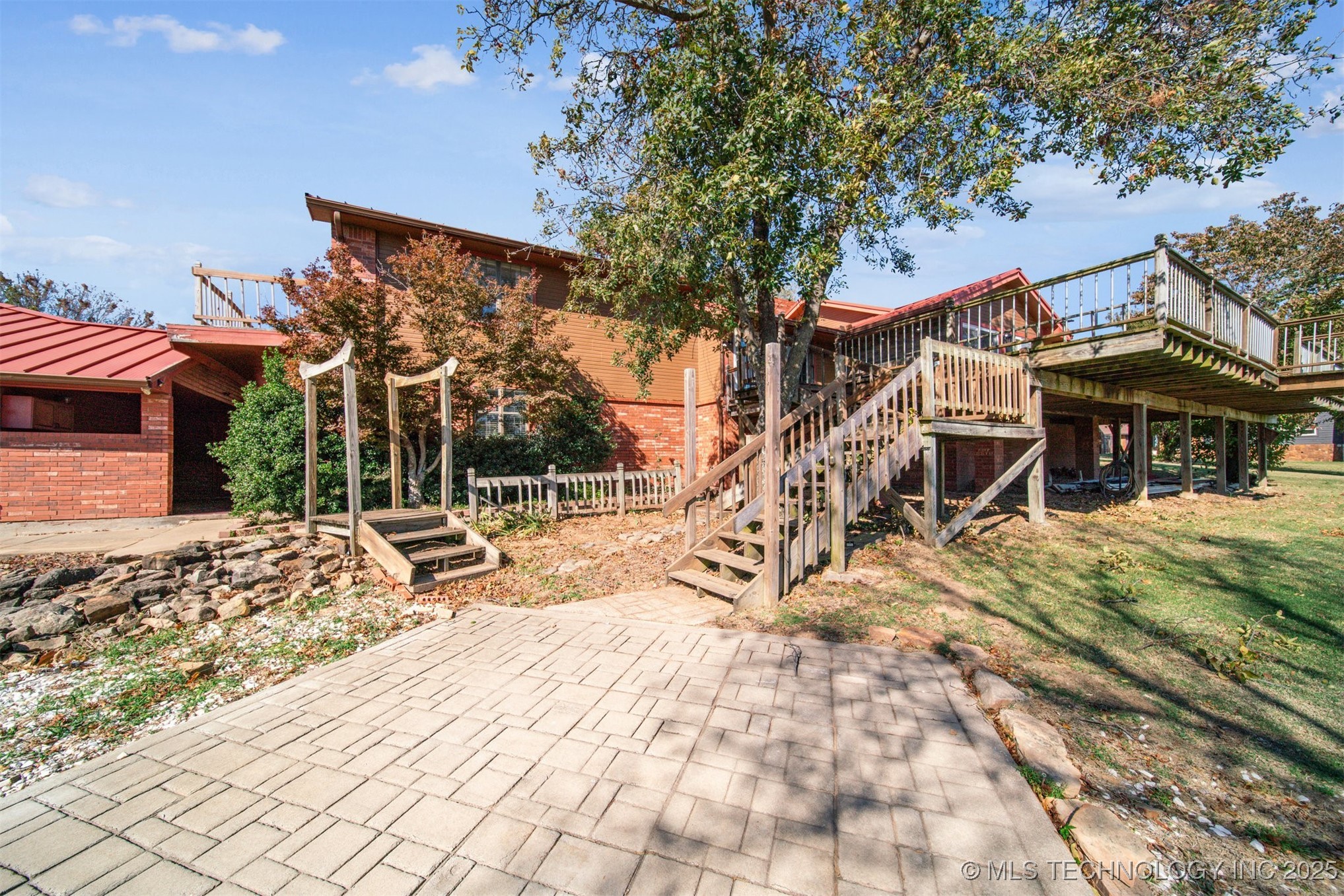 727 Cedar Point Drive Property Photo 7