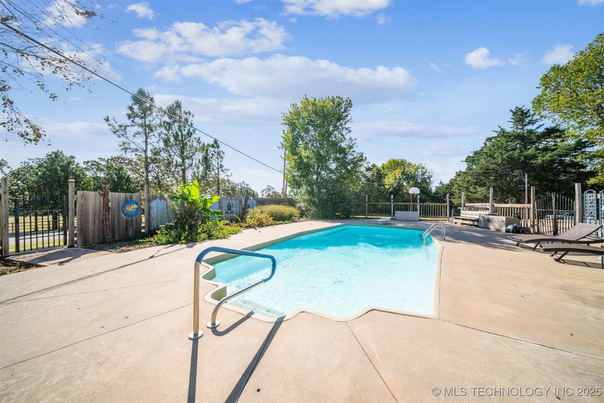 727 Cedar Point Drive Property Photo 8