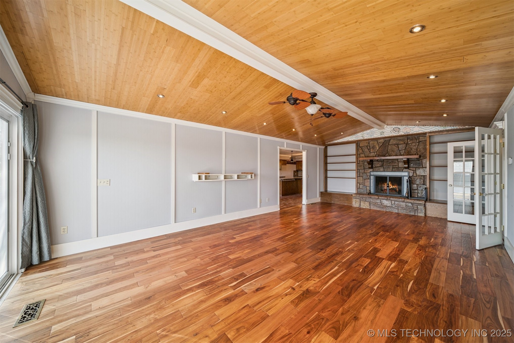 727 Cedar Point Drive Property Photo 15