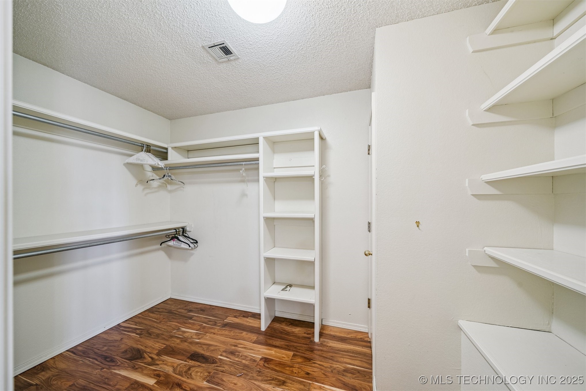 727 Cedar Point Drive Property Photo 18