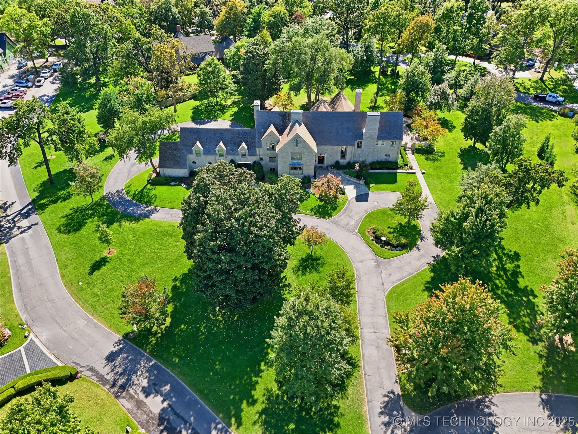 3132 Columbia Cir Circle Property Photo 1