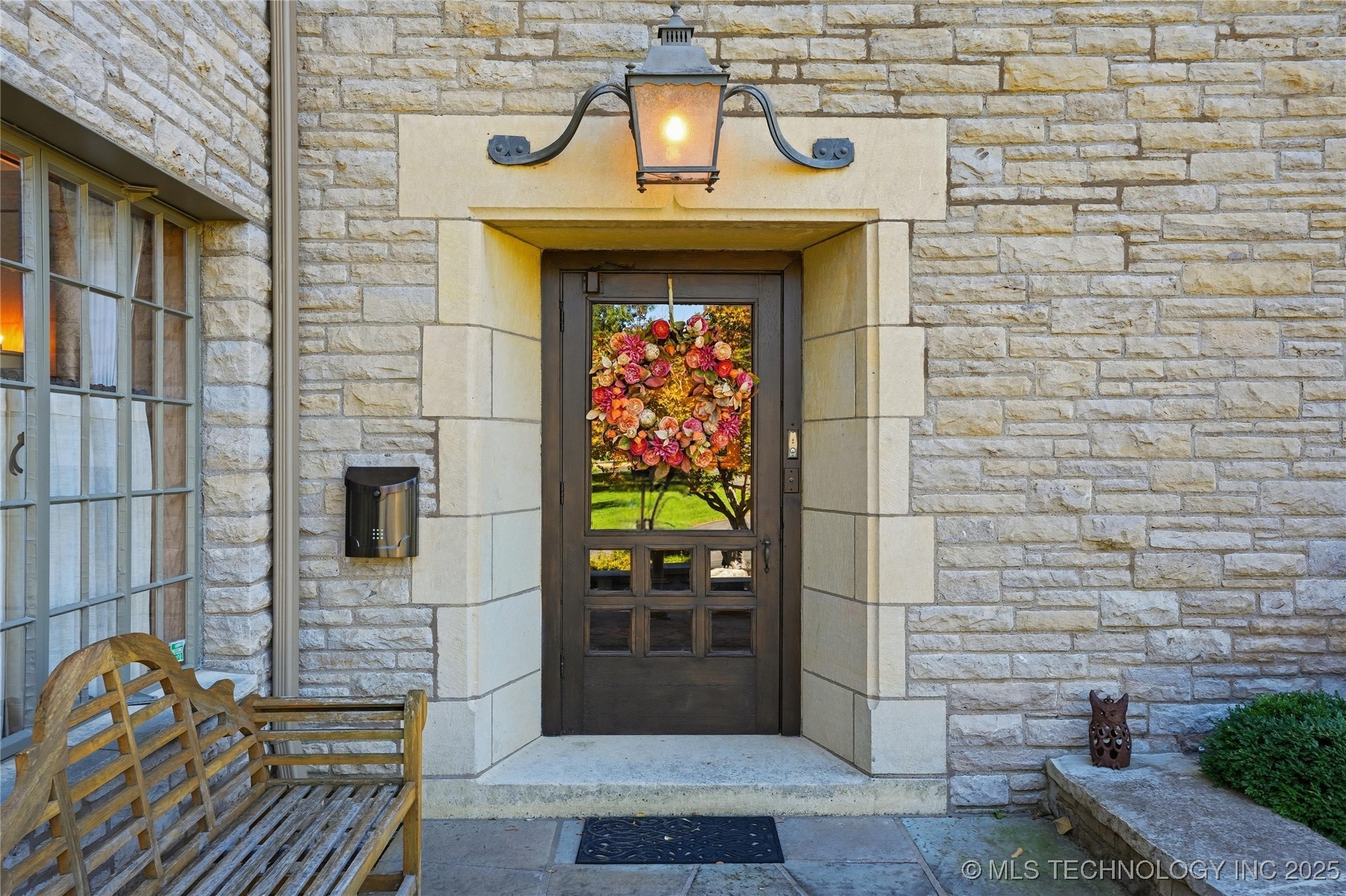 3132 Columbia Cir Circle Property Photo 6