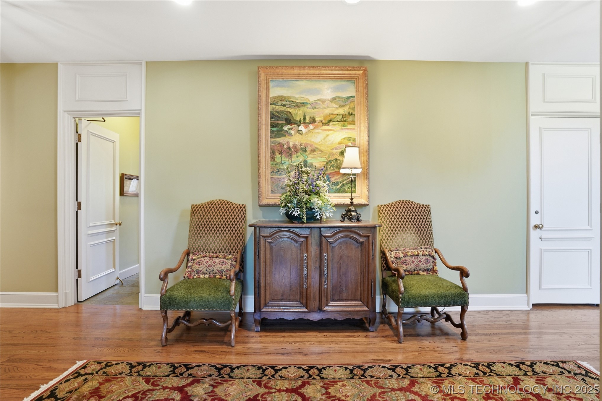 3132 Columbia Cir Circle Property Photo 7