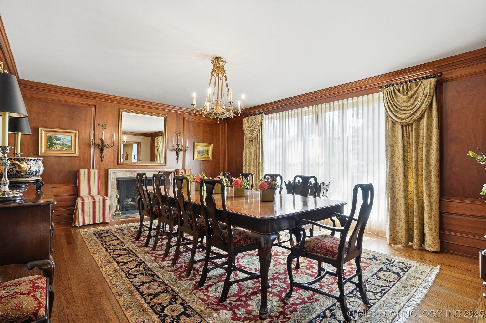 3132 Columbia Cir Circle Property Photo 14