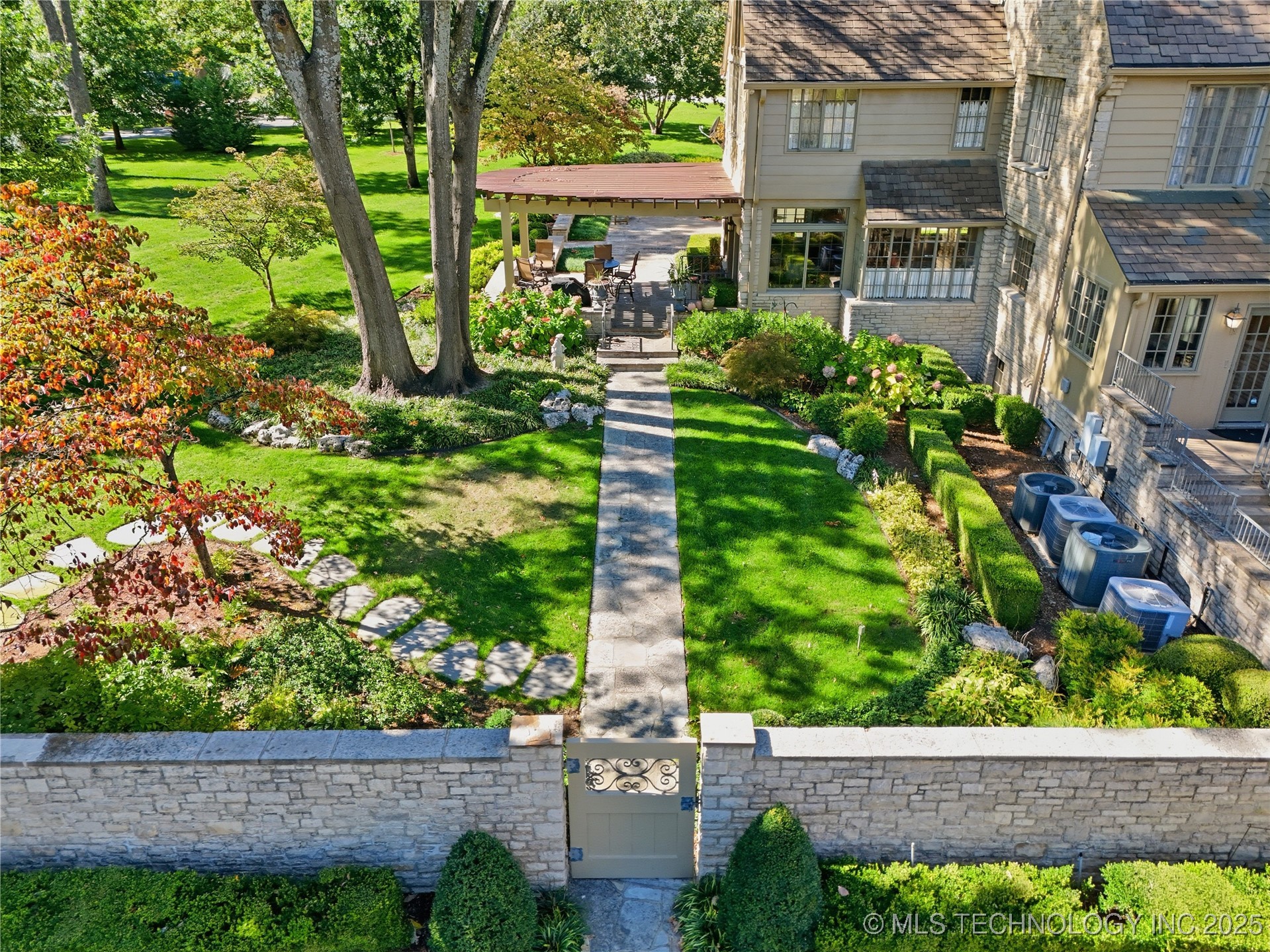 3132 Columbia Cir Circle Property Photo 36