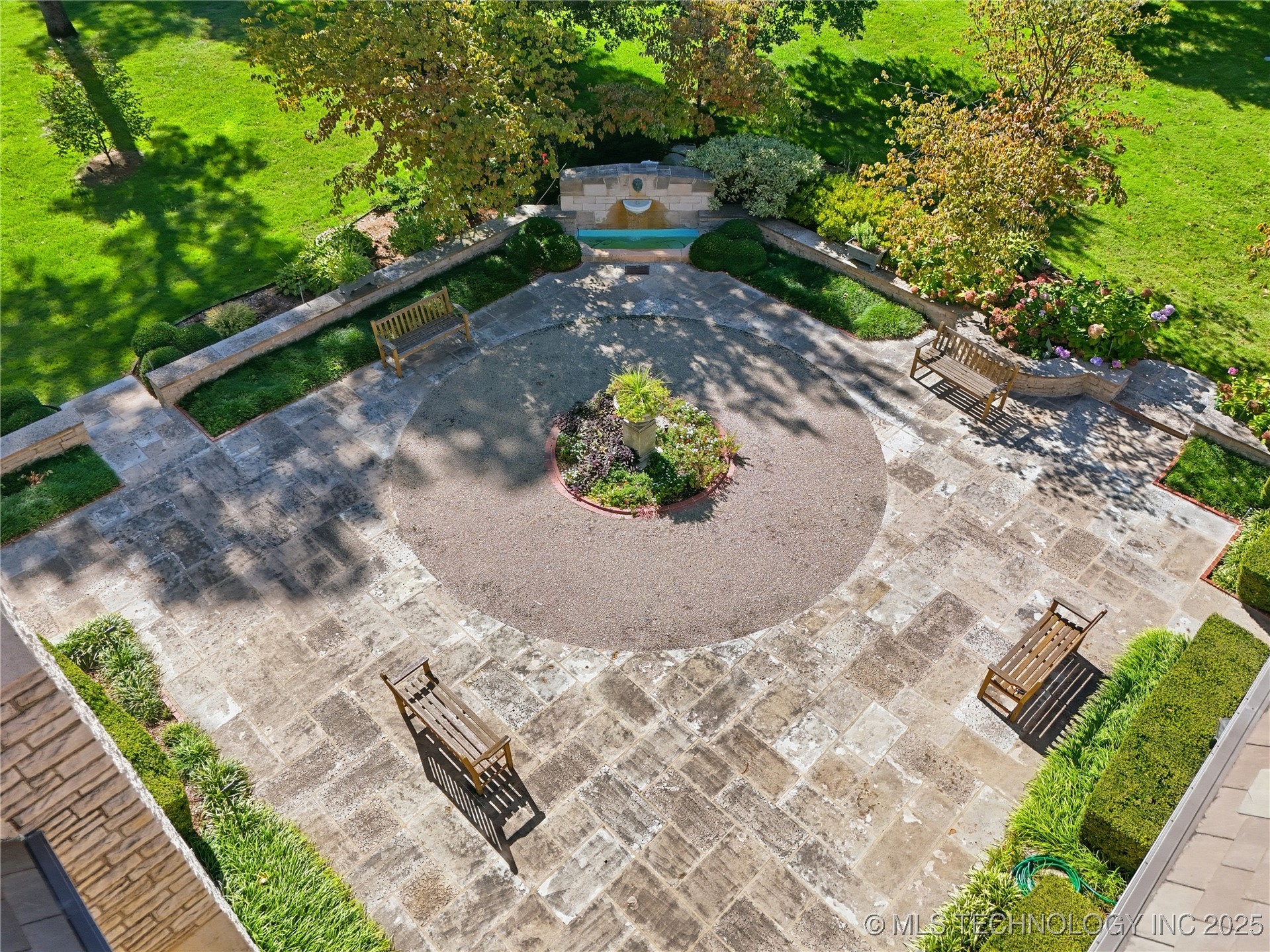 3132 Columbia Cir Circle Property Photo 43