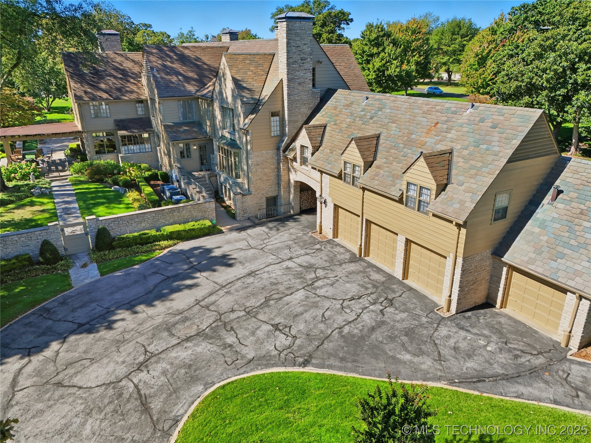 3132 Columbia Cir Circle Property Photo 44