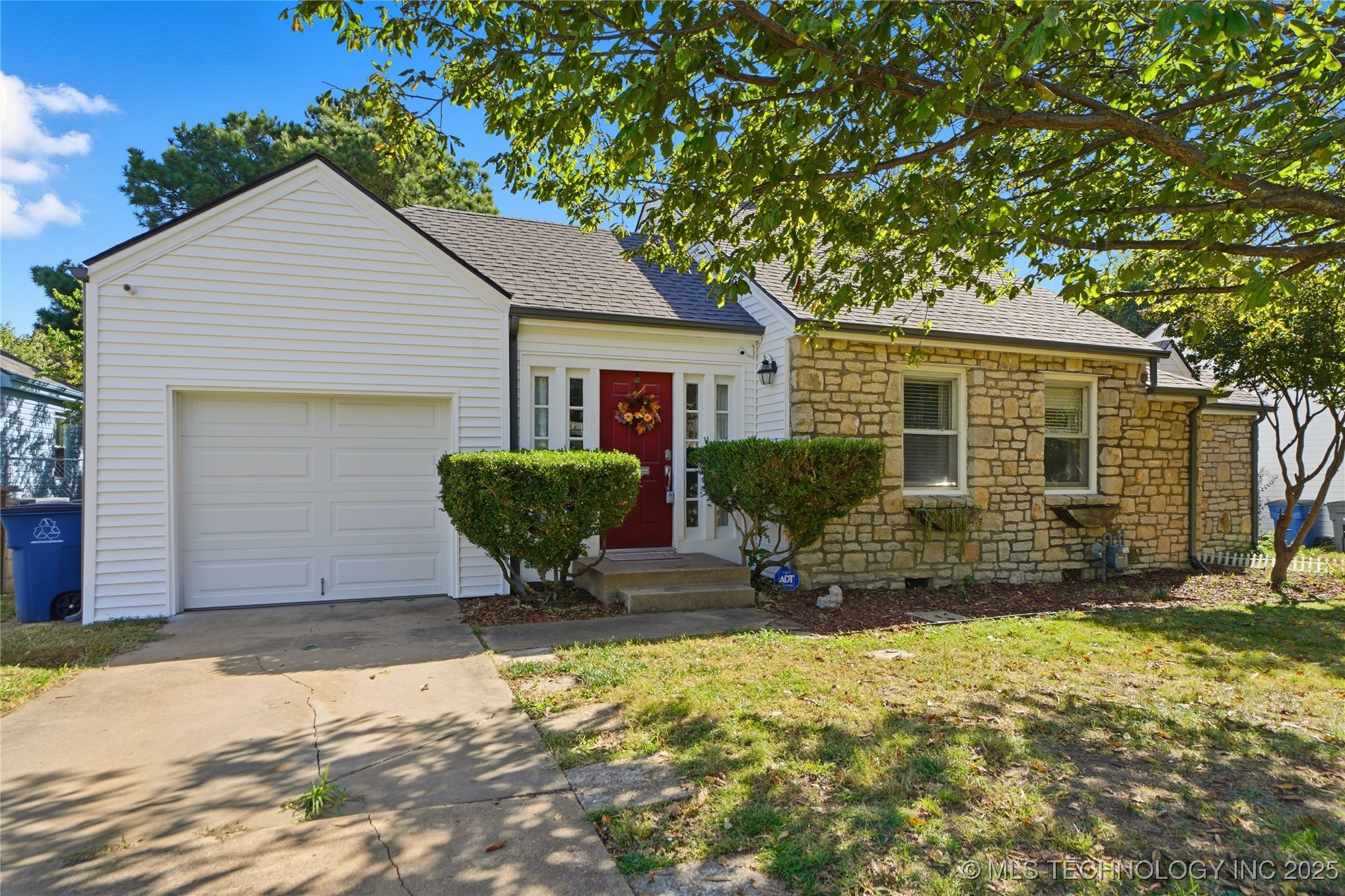 1335 S Urbana Avenue Property Photo 2