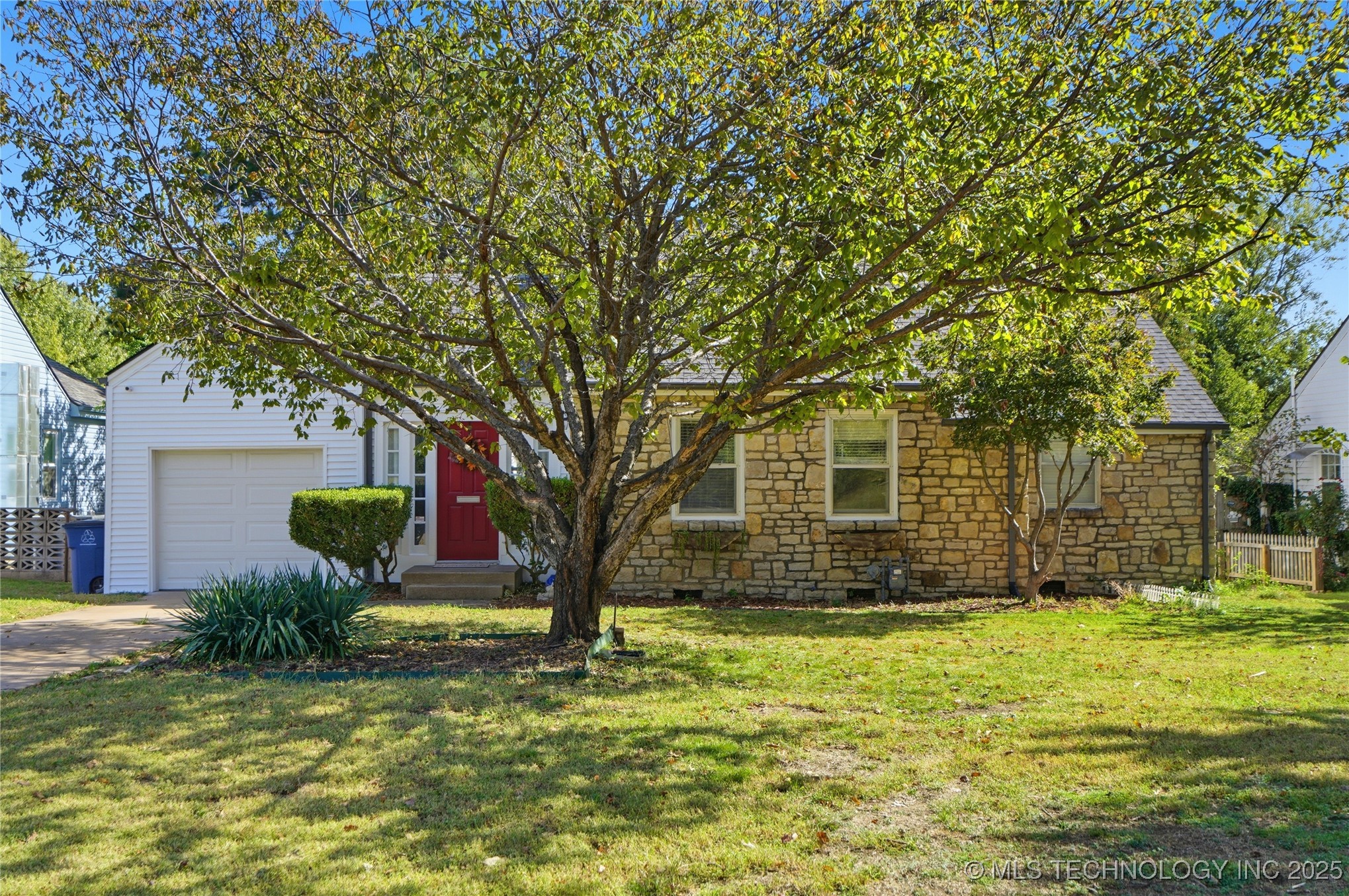 1335 S Urbana Avenue Property Photo 3