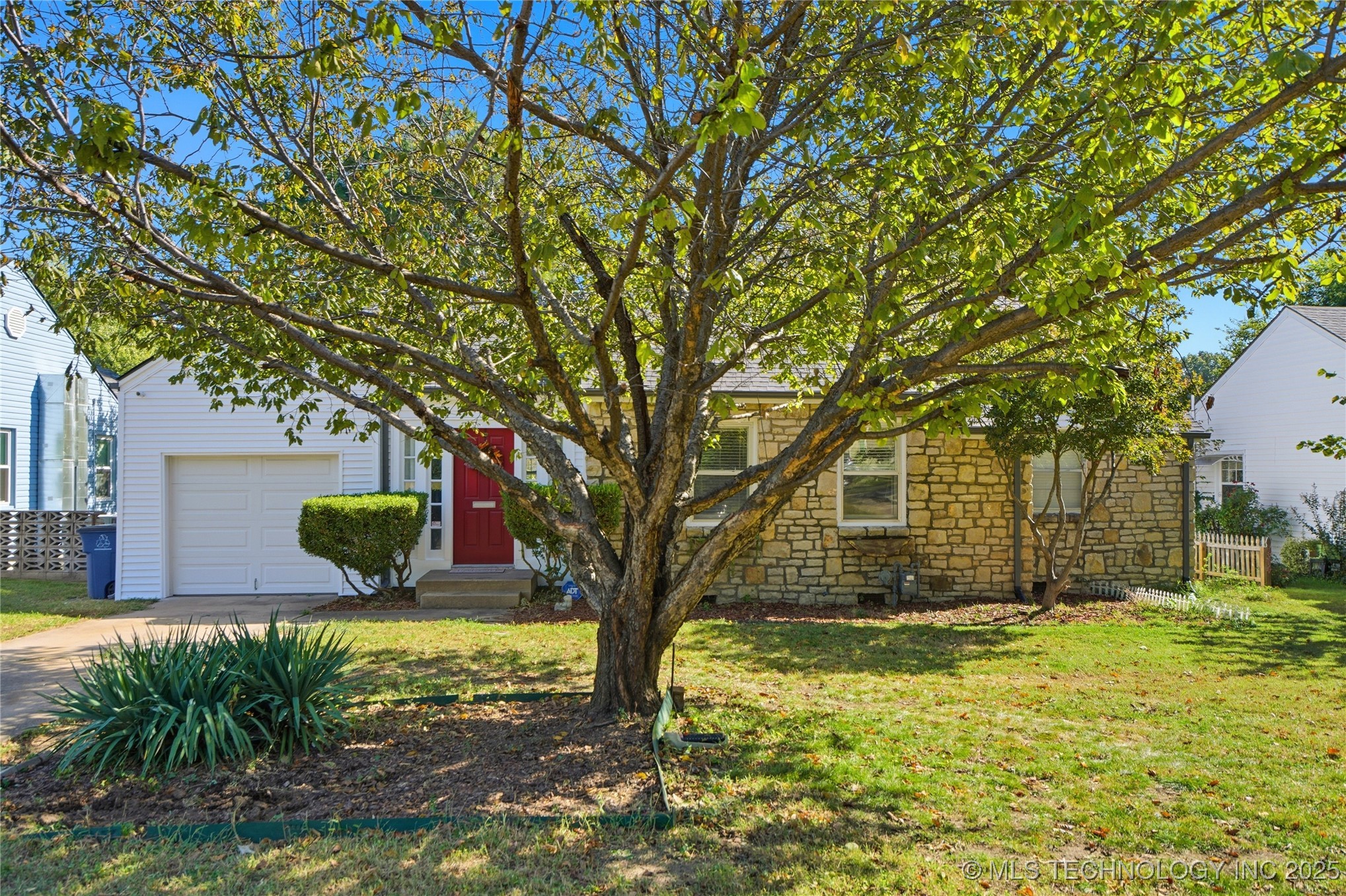 1335 S Urbana Avenue Property Photo 6