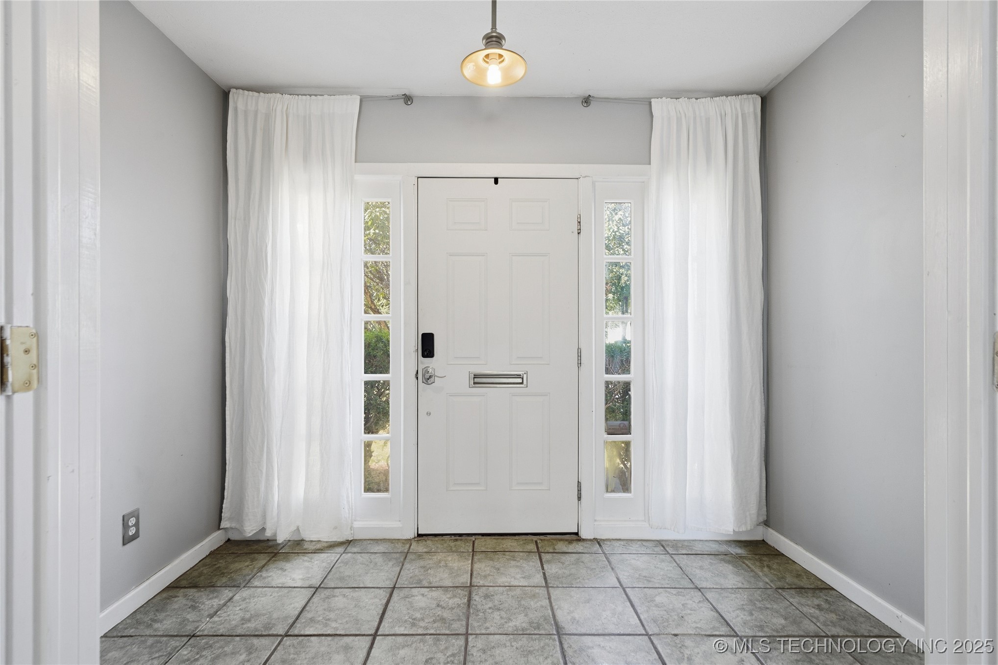 1335 S Urbana Avenue Property Photo 7