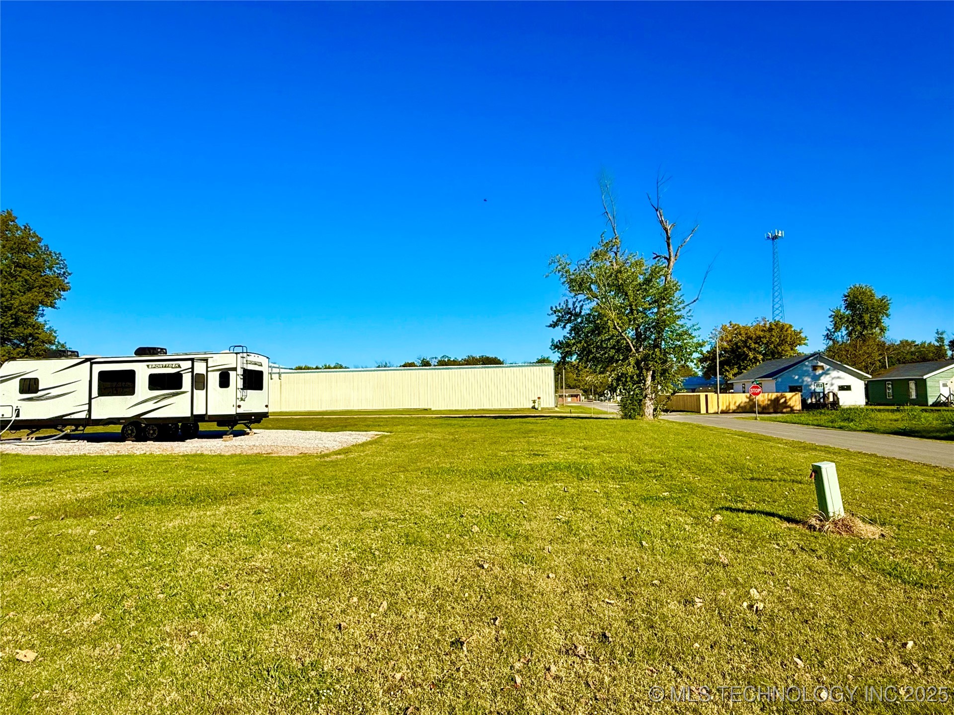 704 E 2nd Avenue Property Photo 2