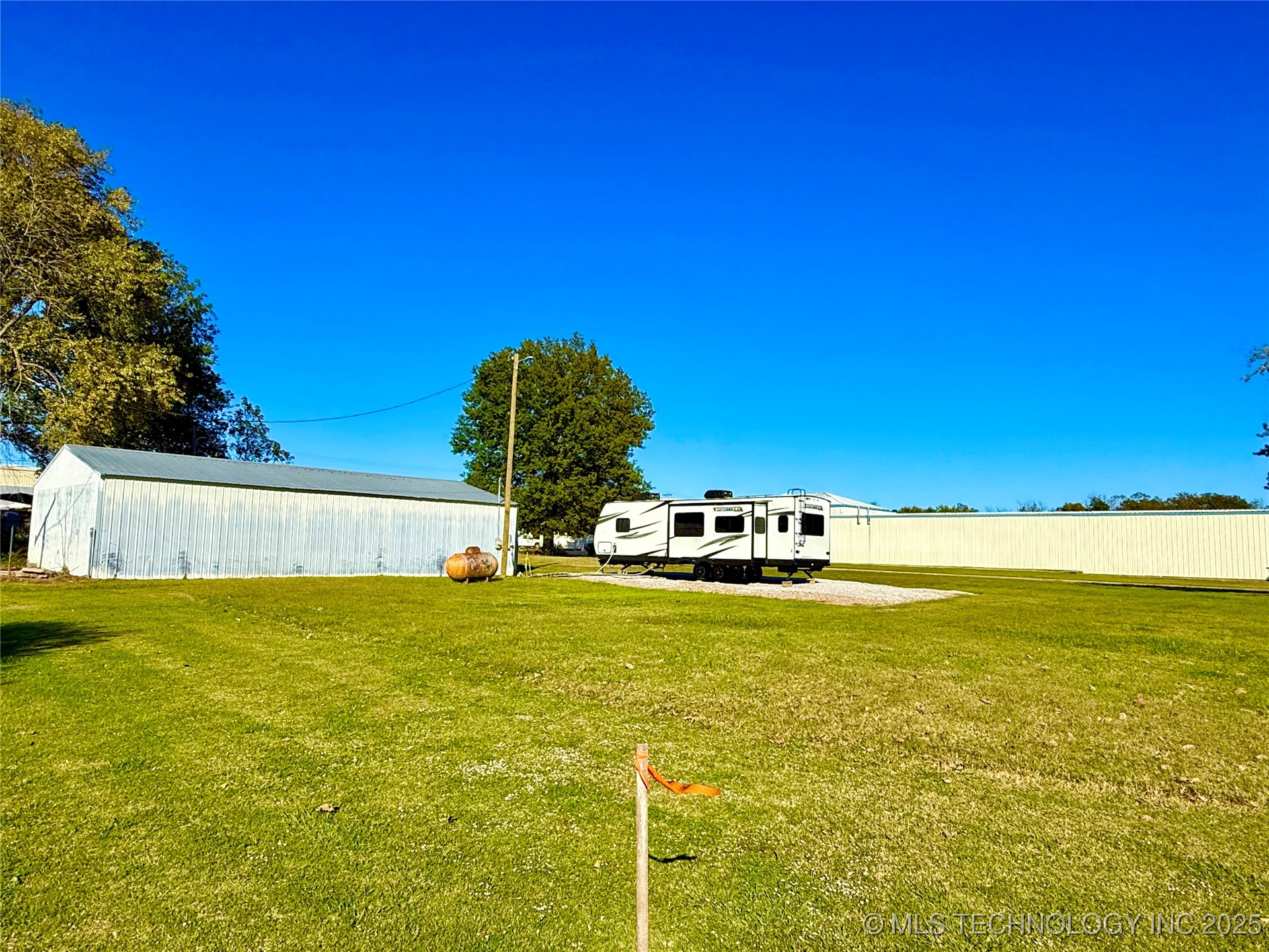 704 E 2nd Avenue Property Photo 3