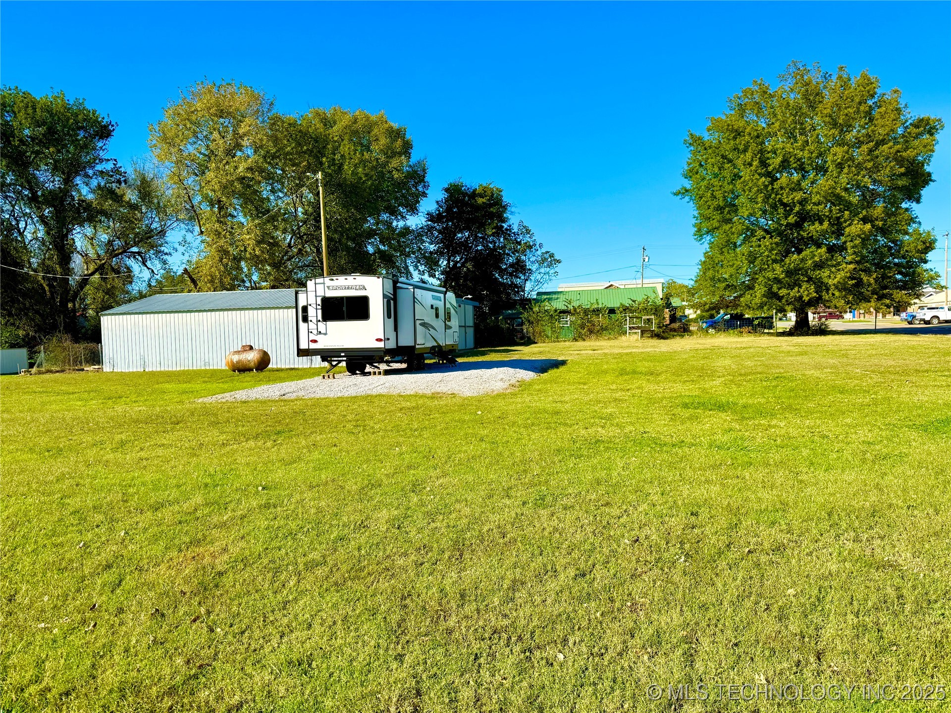 704 E 2nd Avenue Property Photo 4