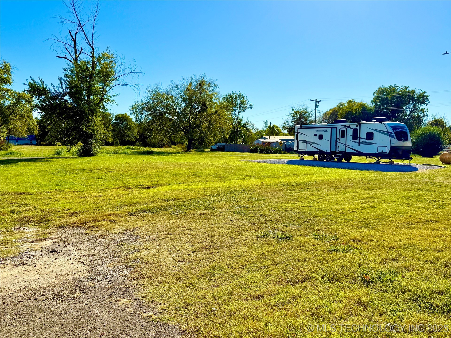 704 E 2nd Avenue Property Photo 5