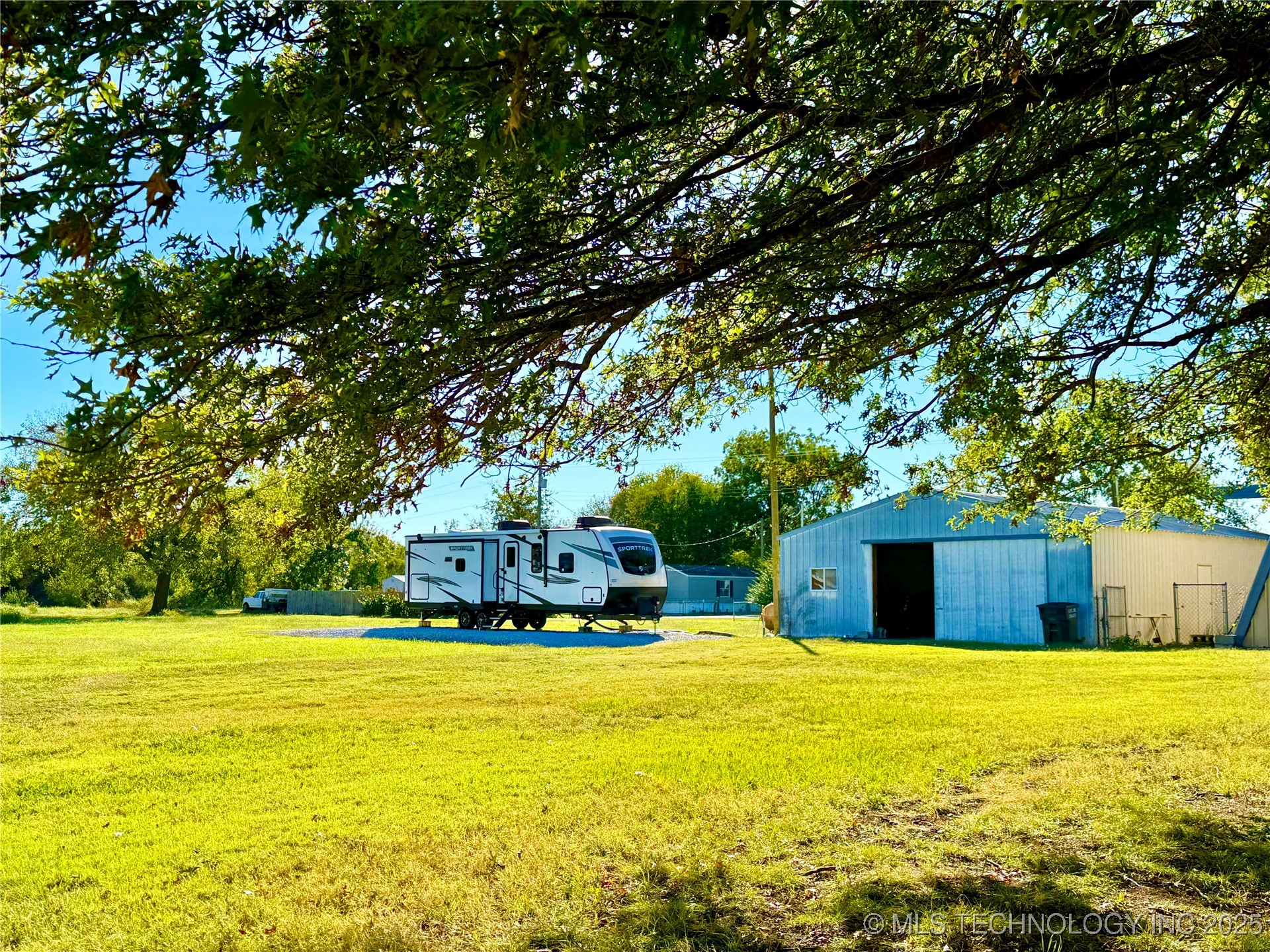 704 E 2nd Avenue Property Photo 6