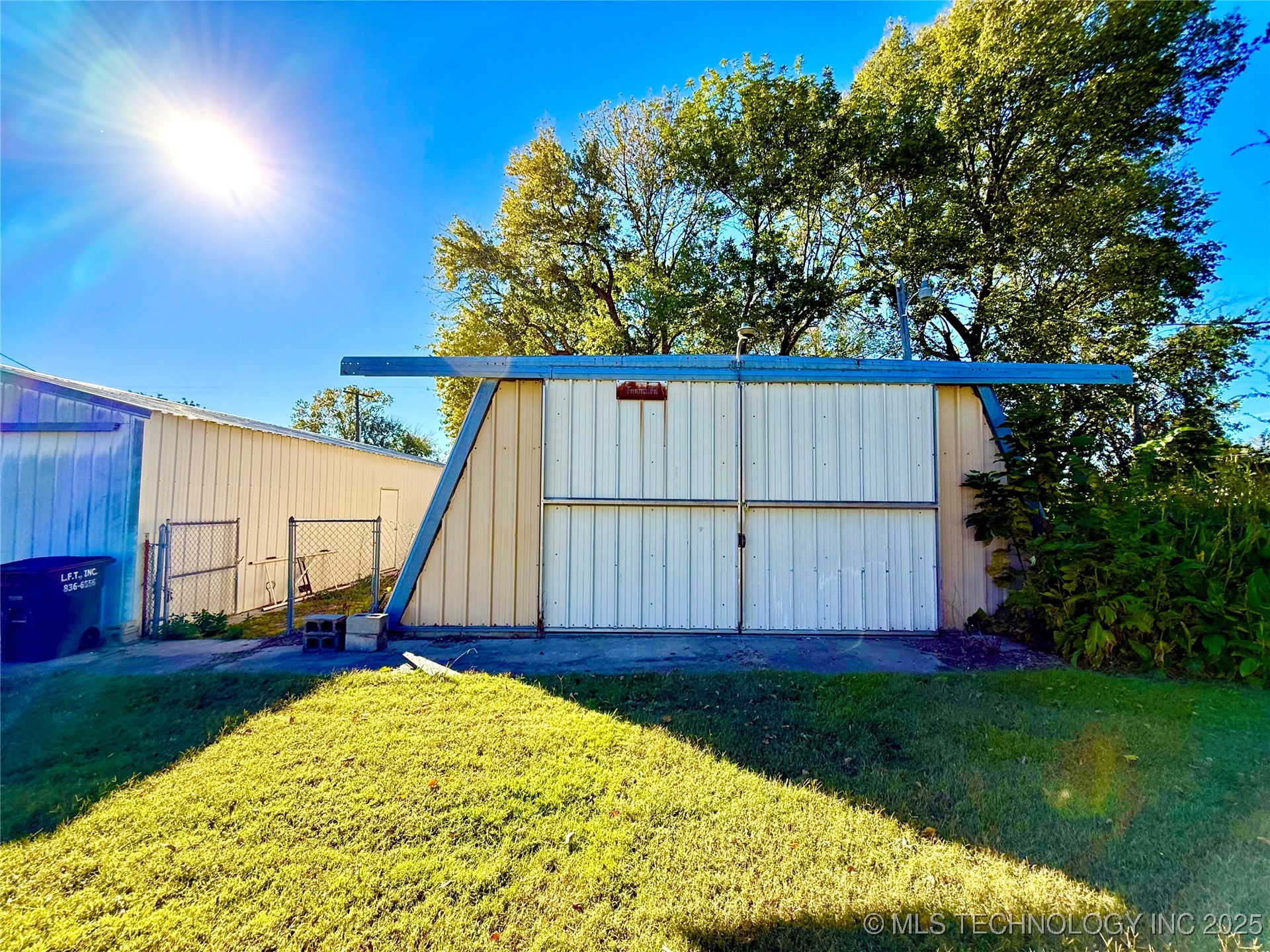 704 E 2nd Avenue Property Photo 12