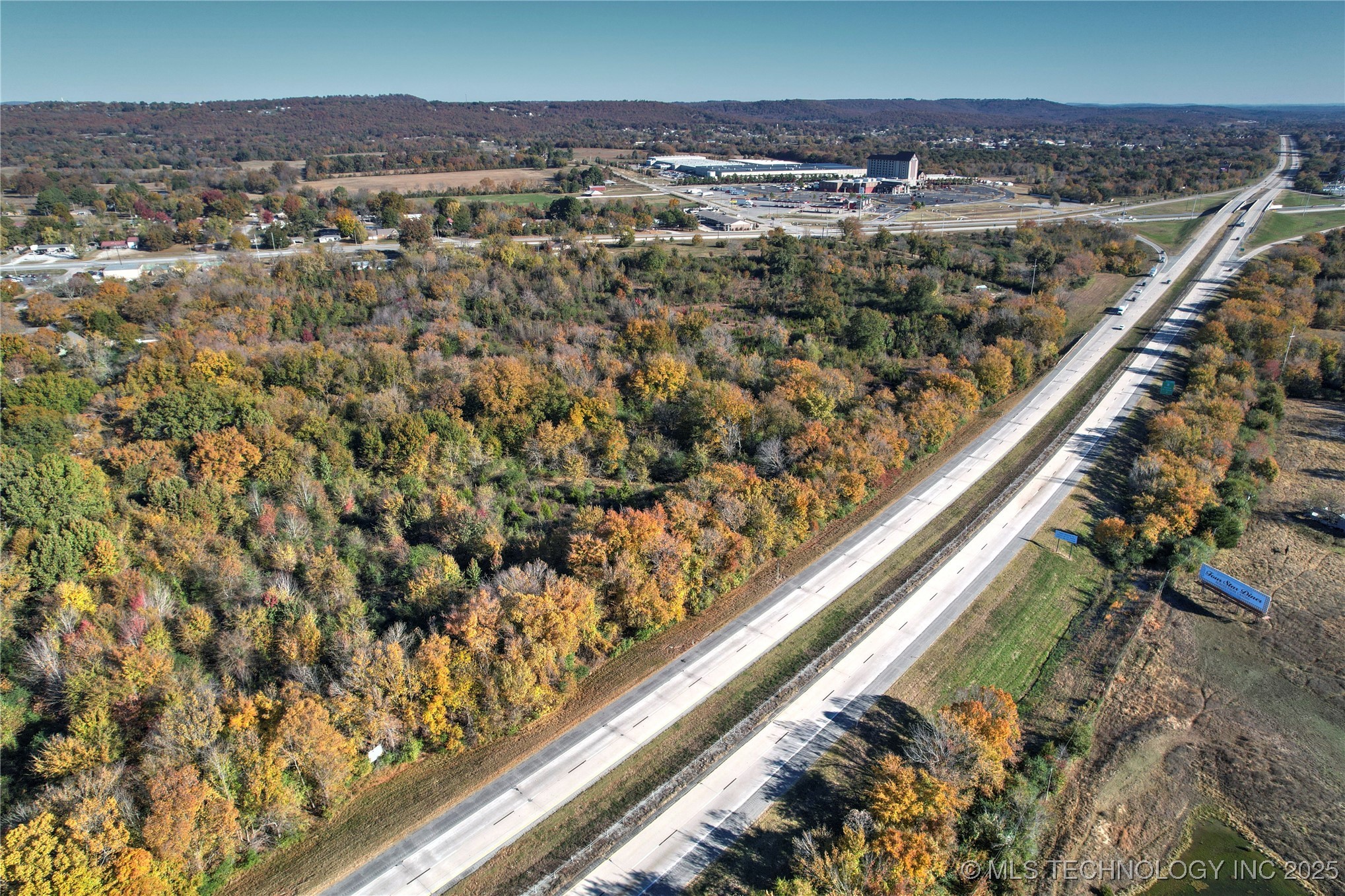 400 W Ray Fine Boulevard Property Photo 6