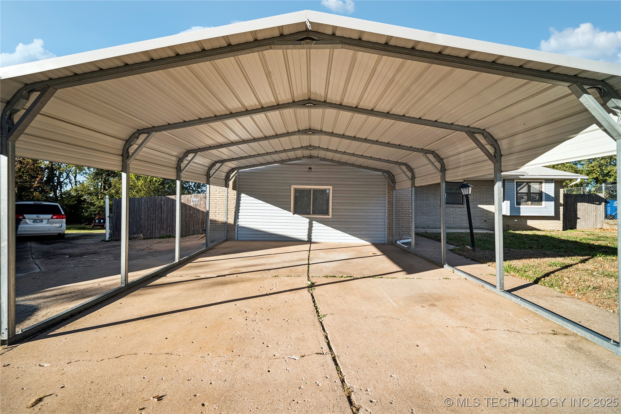 2201 S 133rd East Avenue Property Photo 3