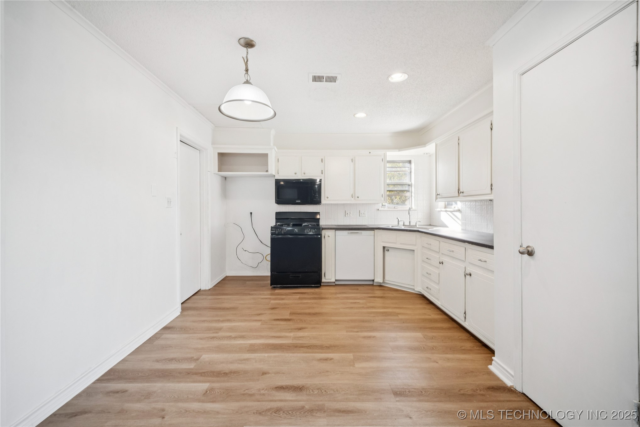 2201 S 133rd East Avenue Property Photo 8