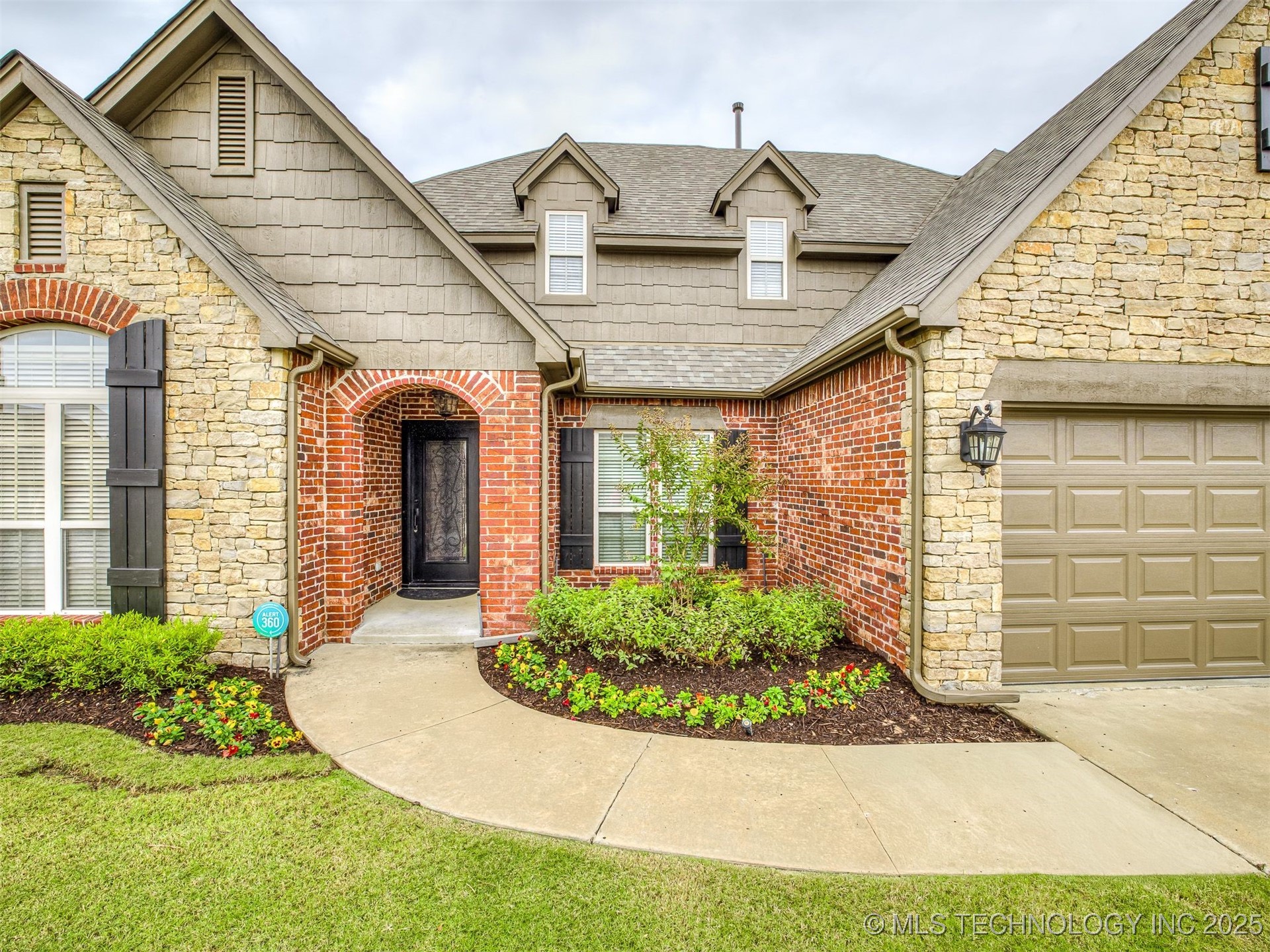 6083 E 143rd Place Property Photo 4