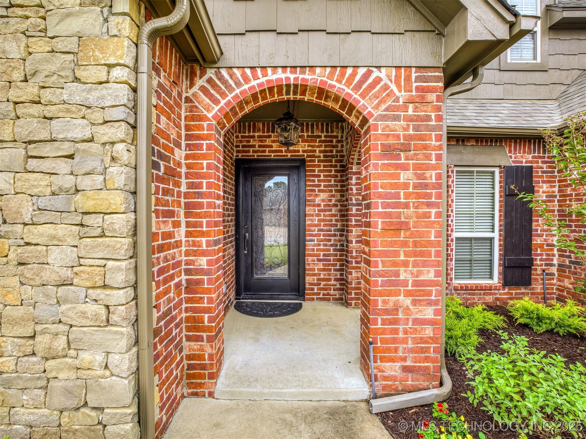 6083 E 143rd Place Property Photo 5