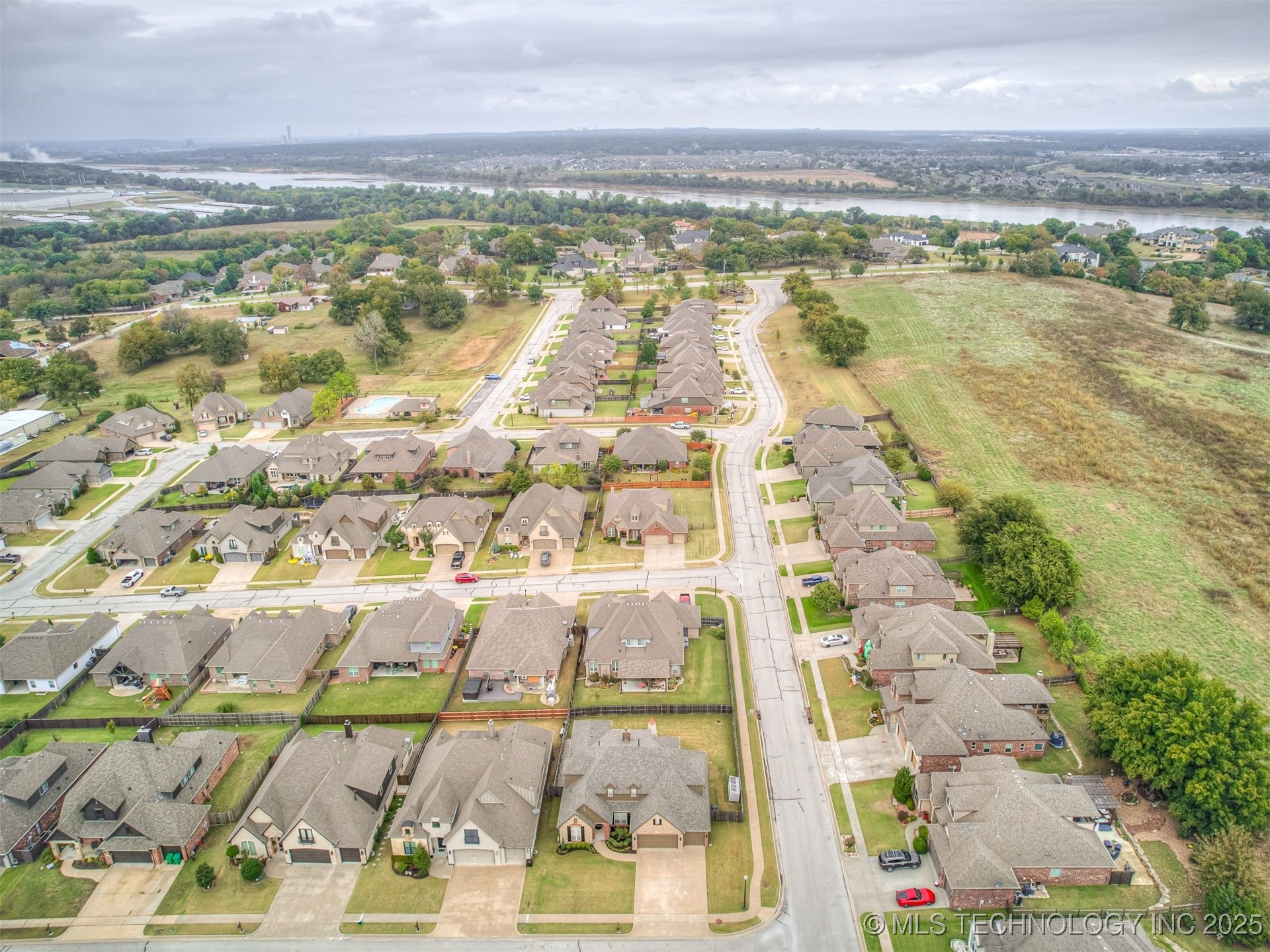 6083 E 143rd Place Property Photo 94