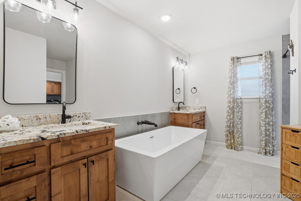 9218 N 141st East Avenue Property Photo 22