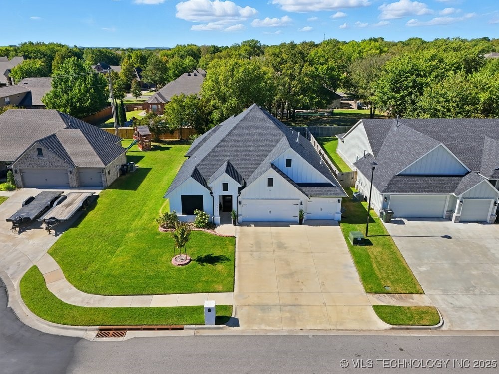 9218 N 141st East Avenue Property Photo 40