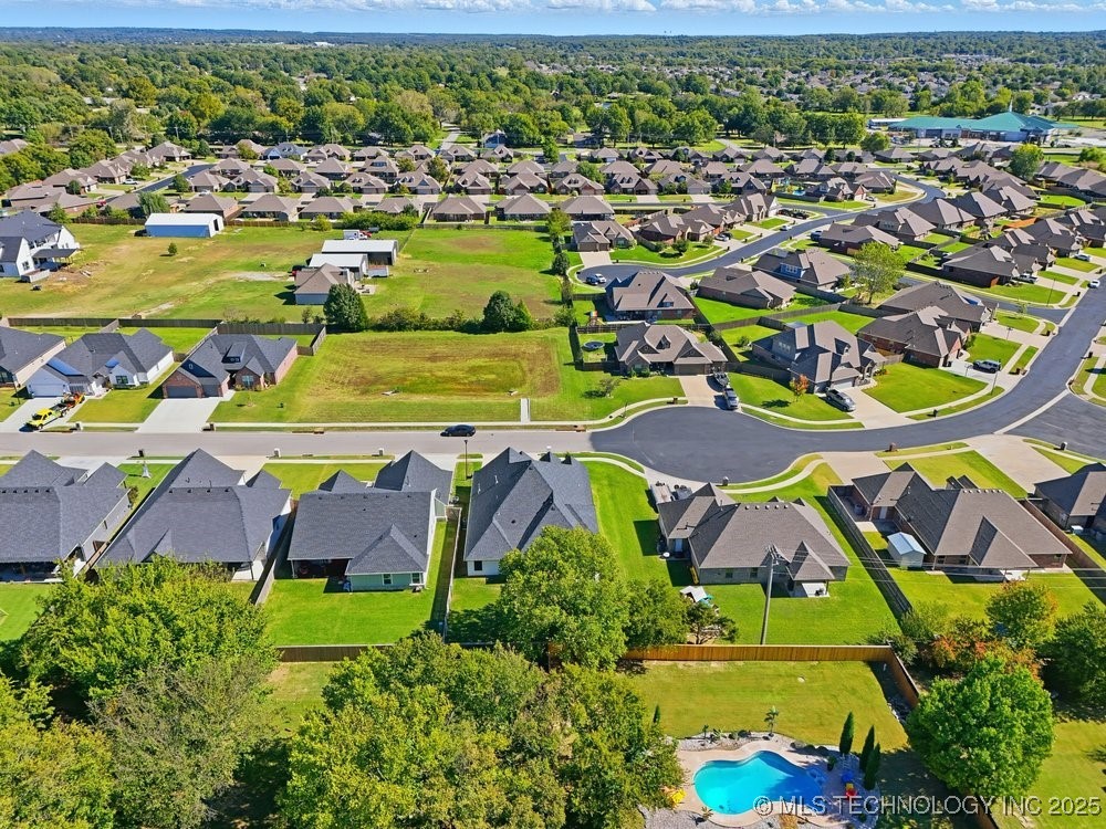 9218 N 141st East Avenue Property Photo 41